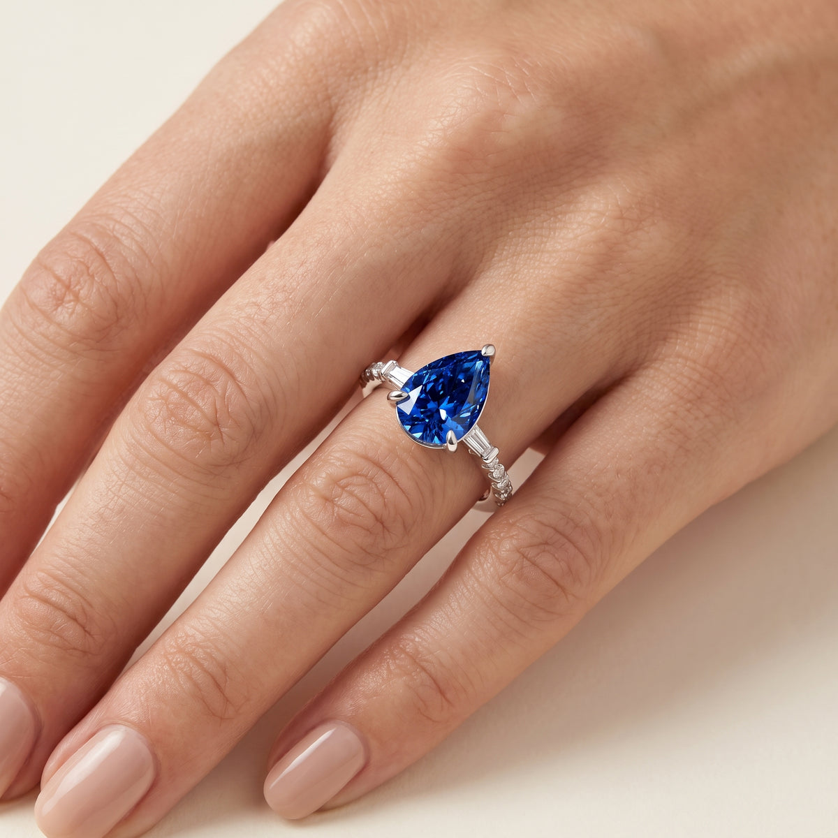 _lifestyle_image@SKU:RG113-NCSD0300000PL #metal_platinum+origin_lab-created
