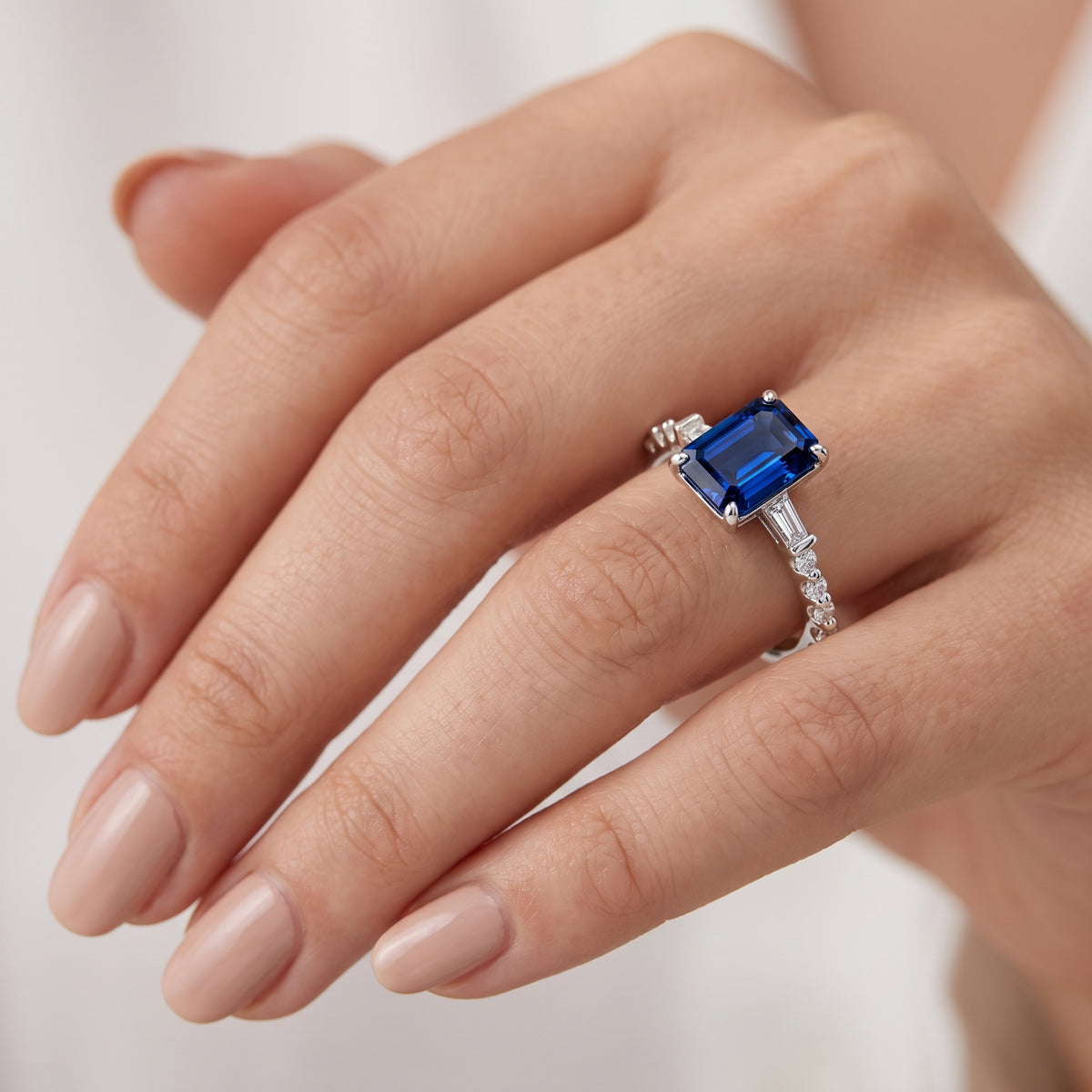 _lifestyle_image@SKU:RG113-NCSE01000004W #metal_14k-white-gold+origin_lab-created