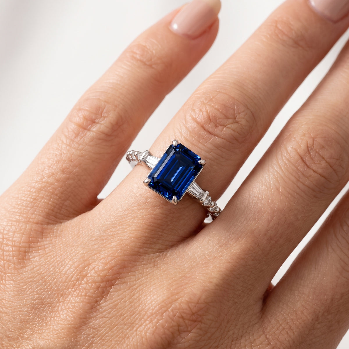 _lifestyle_image@SKU:RG113-NCSE0100000PL #metal_platinum+origin_lab-created