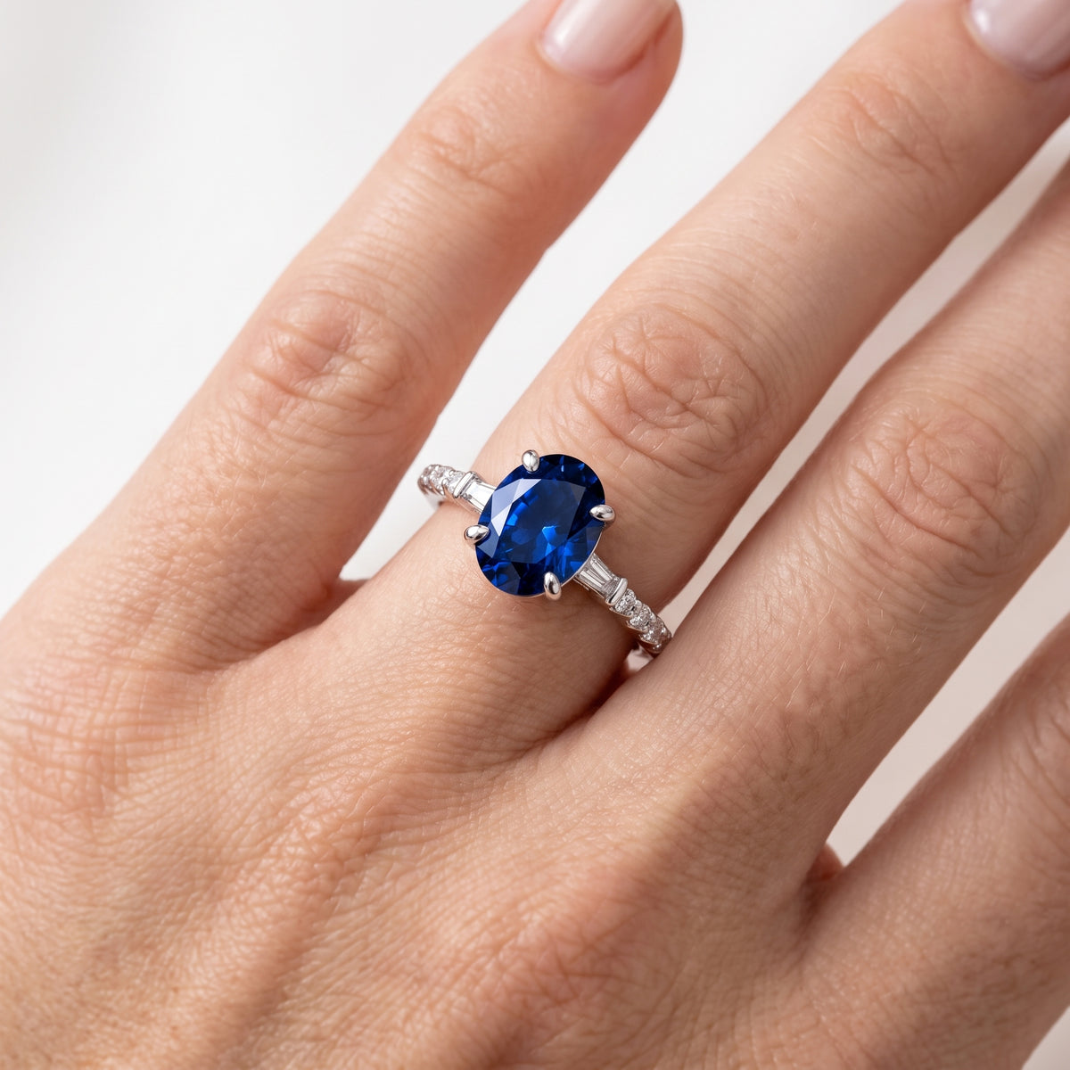 _lifestyle_image@SKU:RG113-NCSO01000004W #metal_14k-white-gold+origin_lab-created