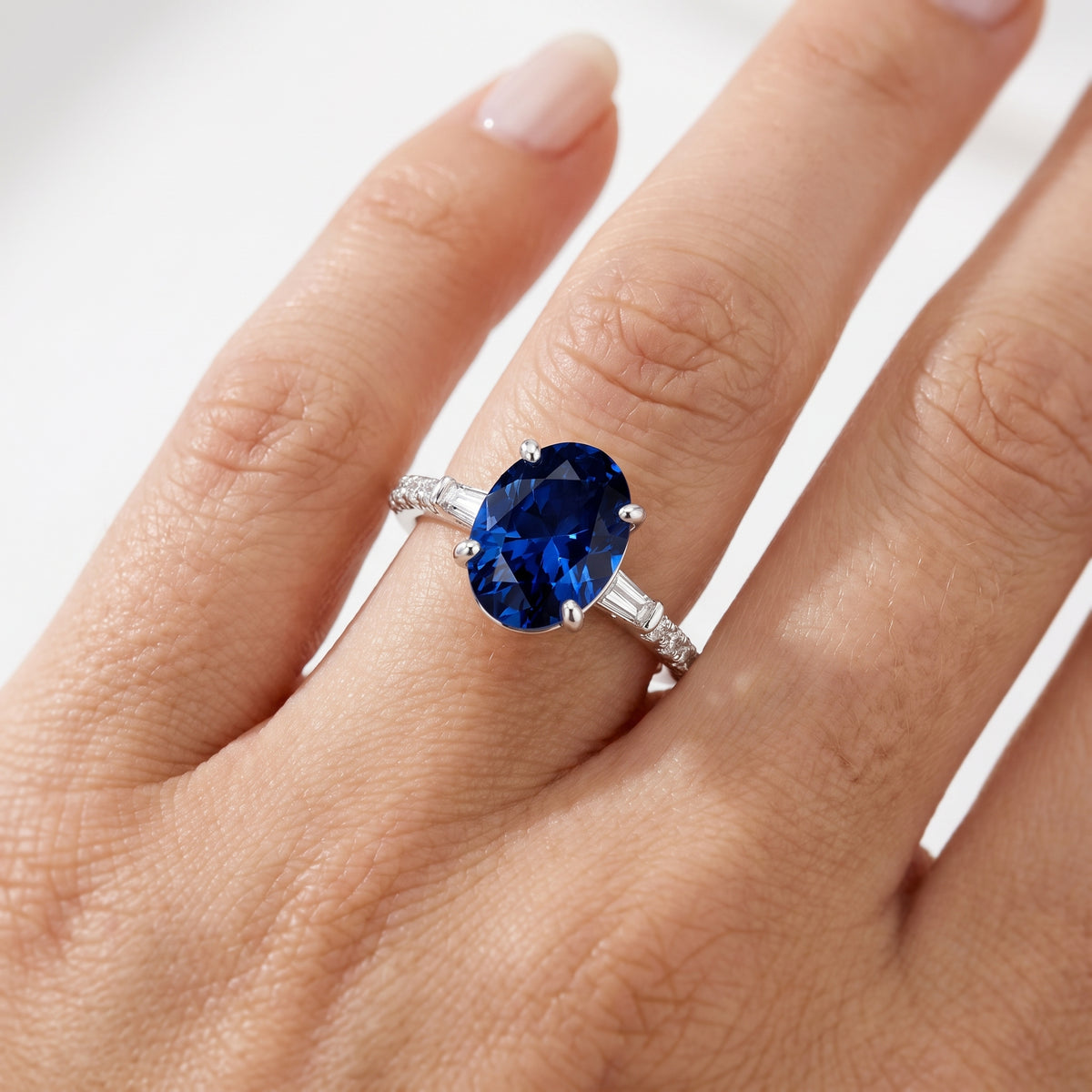 _lifestyle_image@SKU:RG113-NCSO02000004W #metal_14k-white-gold+origin_lab-created