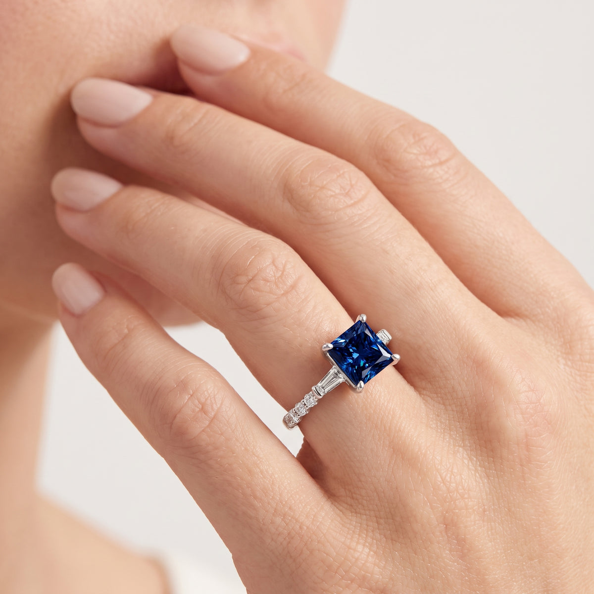 _lifestyle_image@SKU:RG113-NCSP02000004W #metal_14k-white-gold+origin_lab-created