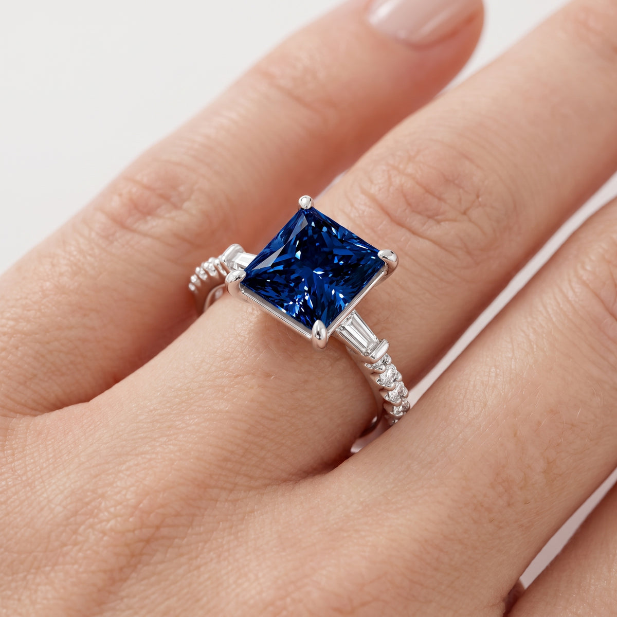 _lifestyle_image@SKU:RG113-NCSP03000004W #metal_14k-white-gold+origin_lab-created