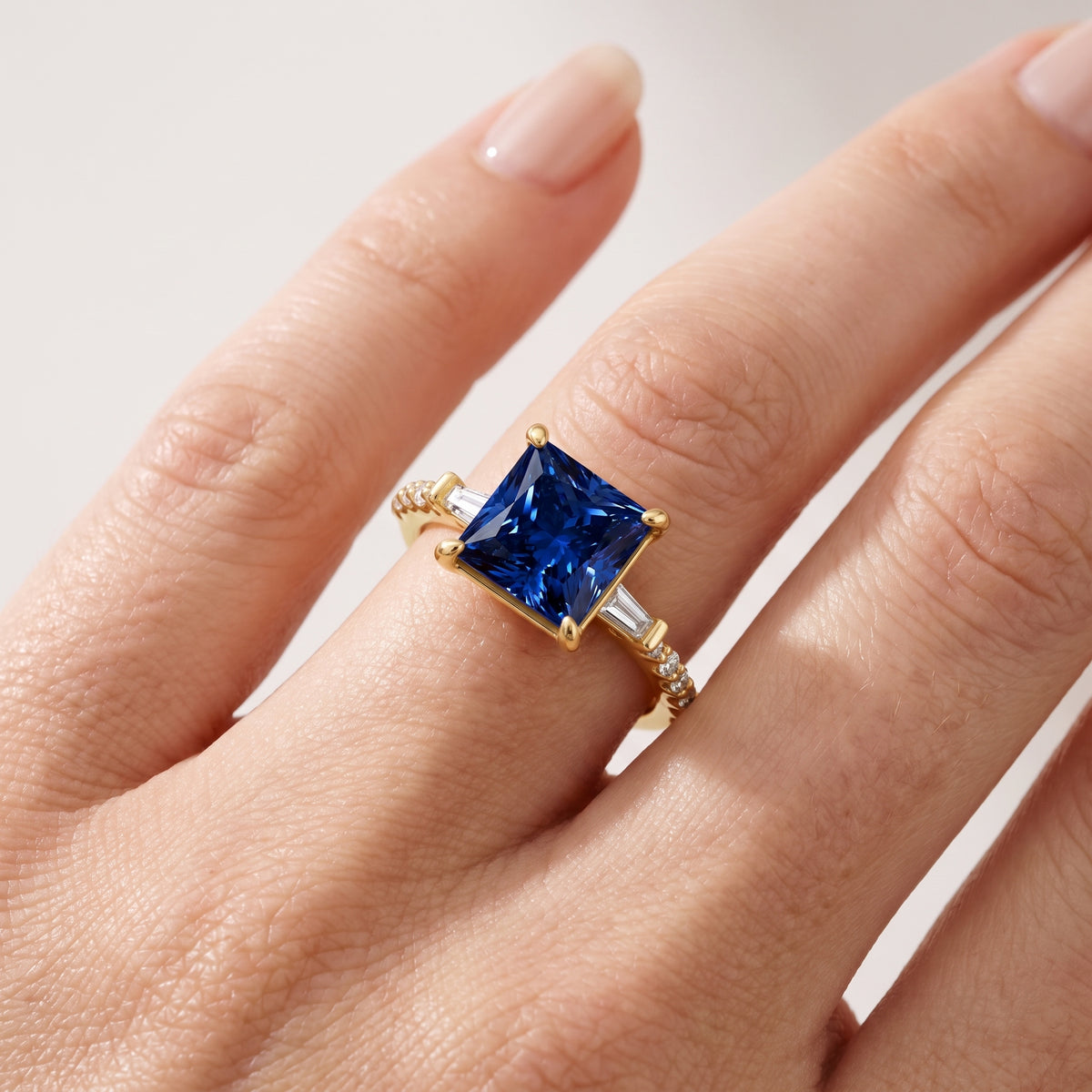 _lifestyle_image@SKU:RG113-NCSP03000004Y #metal_14k-yellow-gold+origin_lab-created