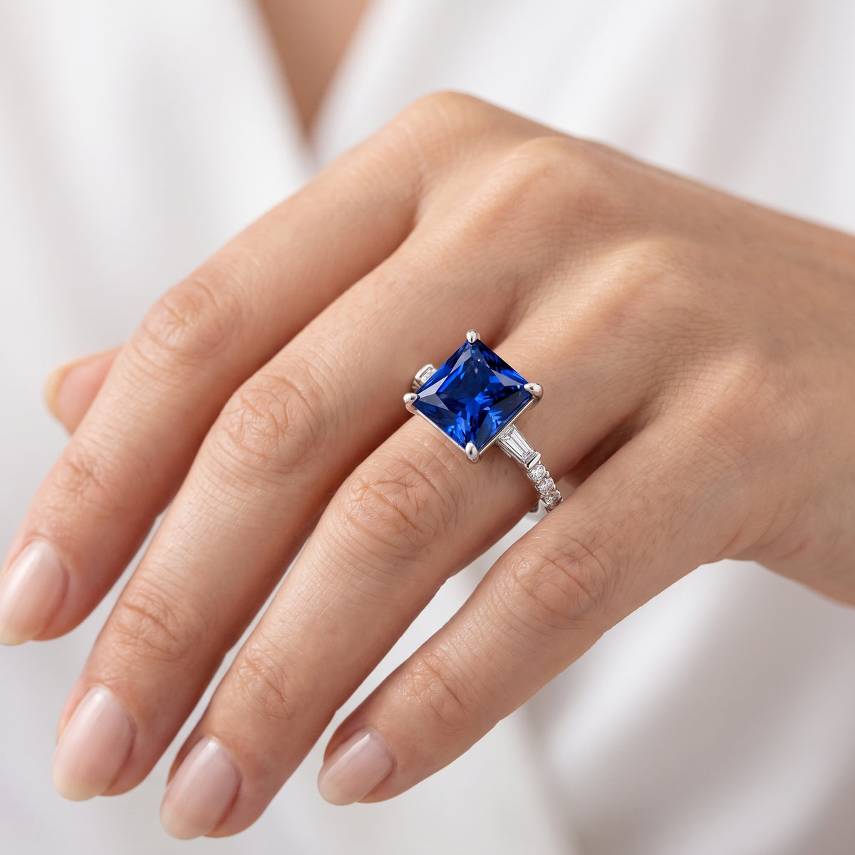 _lifestyle_image@SKU:RG113-NCSP0300000PL #metal_platinum+origin_lab-created