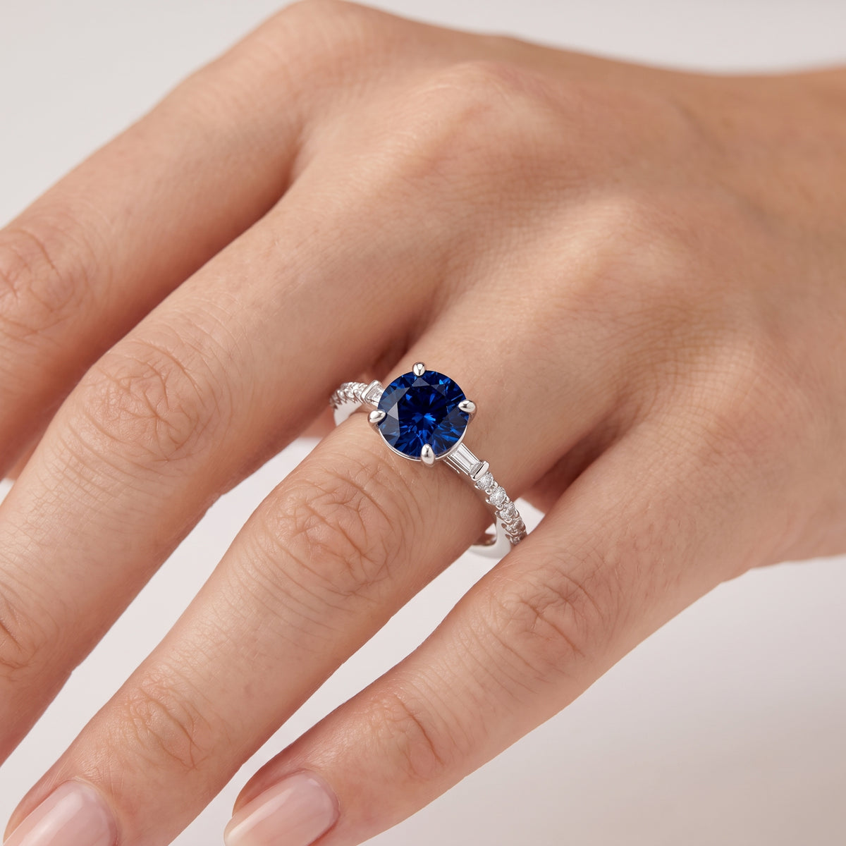 _lifestyle_image@SKU:RG113-NCSR0100000PL #metal_platinum+origin_lab-created