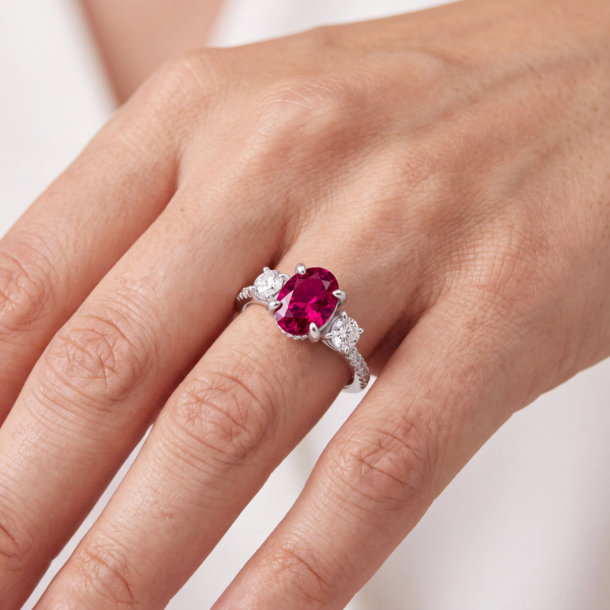 _lifestyle_image@SKU:RG115-LCRO01000004W #metal_10k-white-gold+origin_lab-created