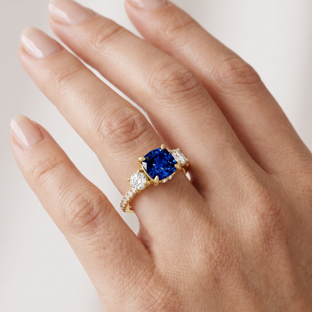 _lifestyle_image@SKU:RG115-LCSC01000004Y #metal_10k-yellow-gold+origin_lab-created