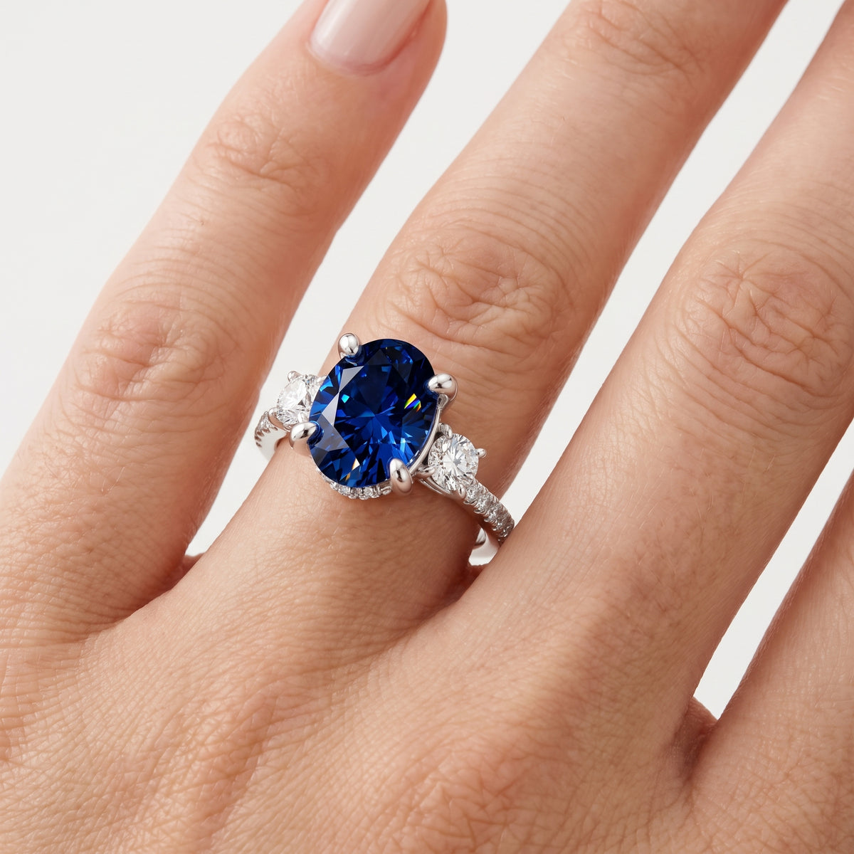 _lifestyle_image@SKU:RG115-LCSO03000004W #metal_10k-white-gold+origin_lab-created