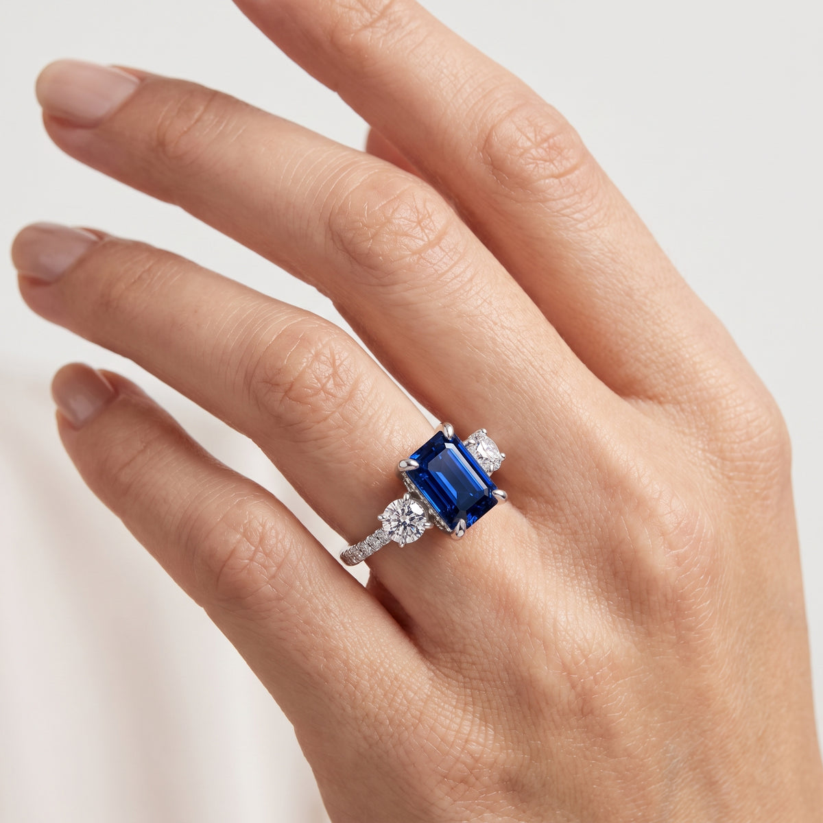 _lifestyle_image@SKU:RG115-NCSE01000004W #metal_14k-white-gold+origin_lab-created