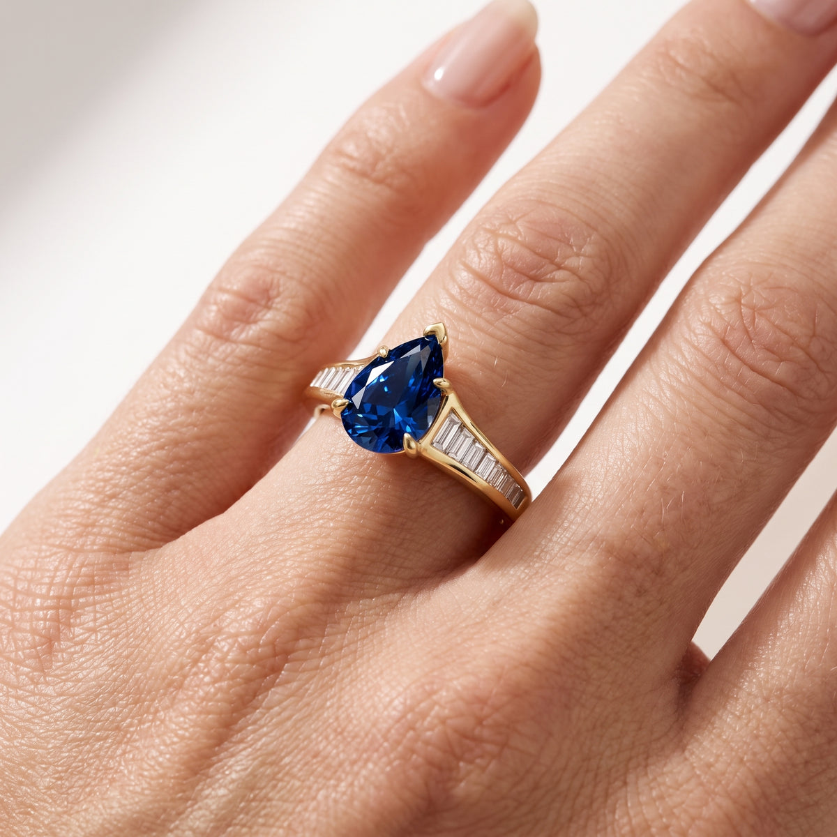 _lifestyle_image@SKU:RG136-LCSD01000004Y #metal_10k-yellow-gold+origin_lab-created