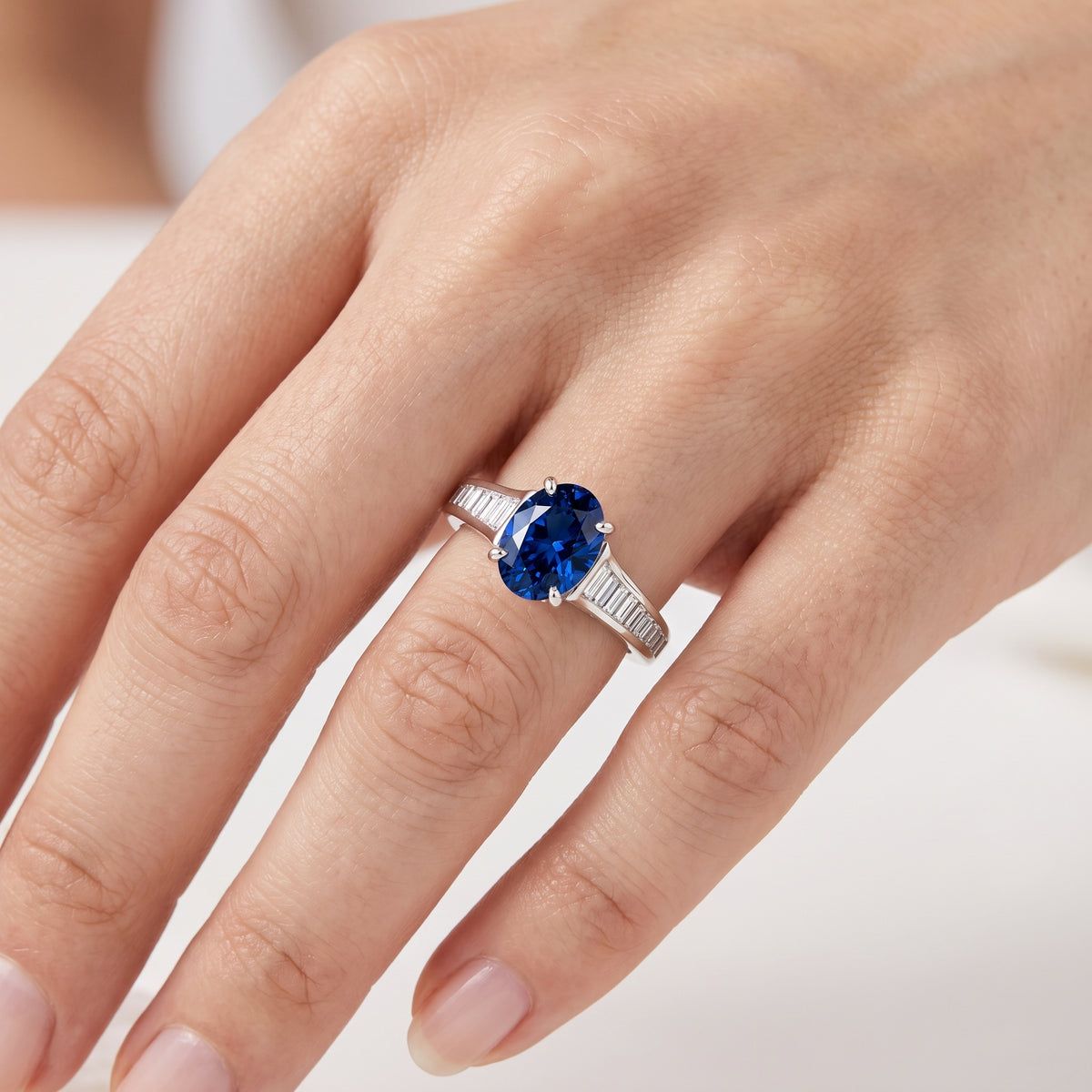 _lifestyle_image@SKU:RG136-NCSO0100000PL #metal_platinum+origin_lab-created