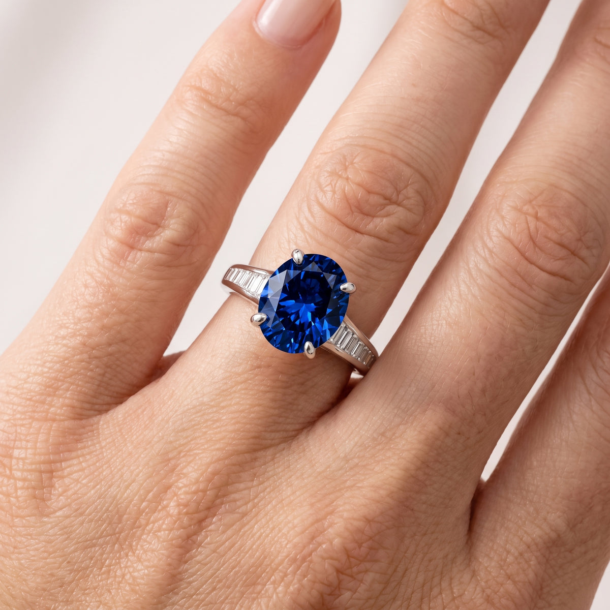 _lifestyle_image@SKU:RG136-NCSO0200000PL #metal_platinum+origin_lab-created