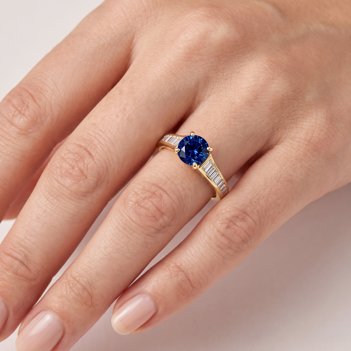 _lifestyle_image@SKU:RG136-NCSR01000004Y #metal_14k-yellow-gold+origin_lab-created