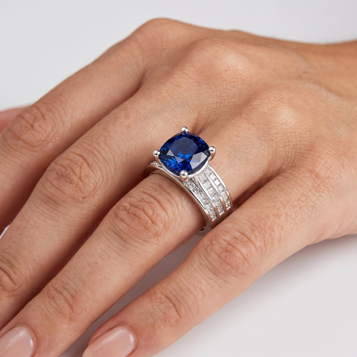 _lifestyle_image@SKU:RG195-NCSC0300000PL #metal_platinum+origin_lab-grown