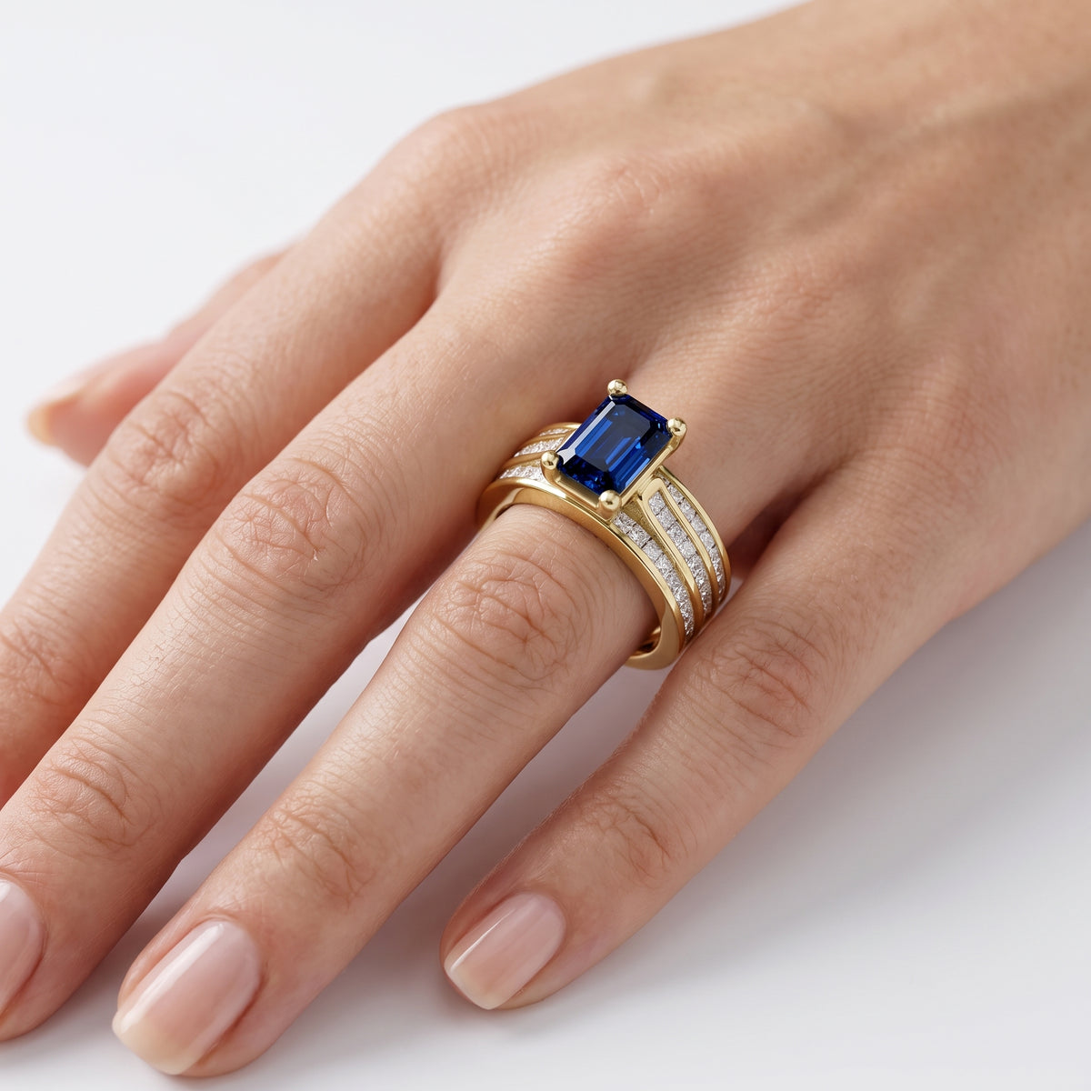 _lifestyle_image@SKU:RG195-NCSE01000004Y #metal_14k-yellow-gold+origin_lab-grown