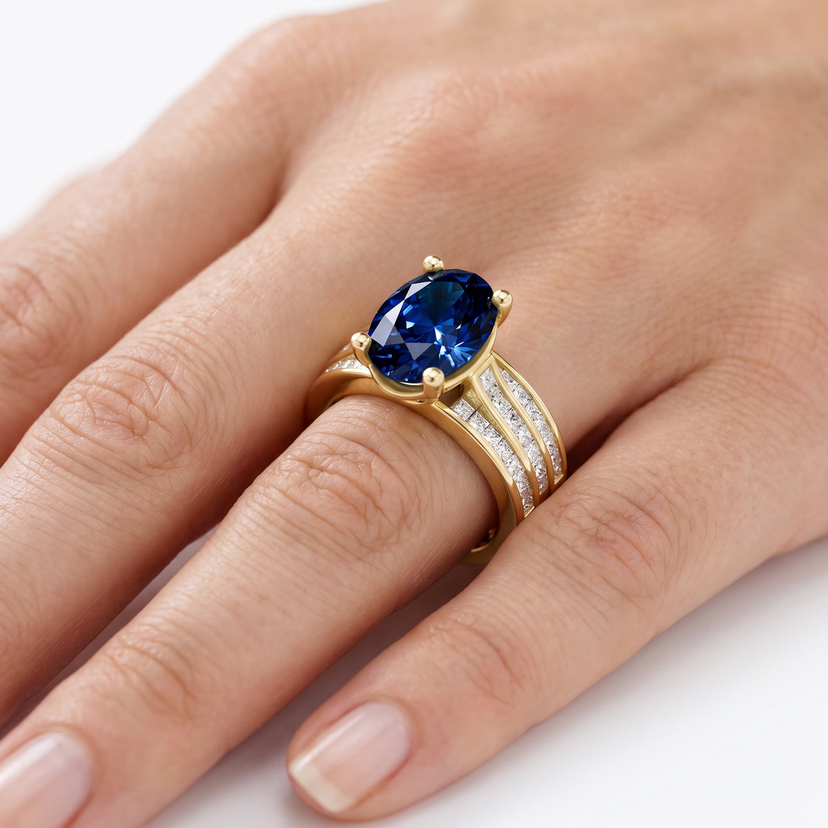 _lifestyle_image@SKU:RG195-NCSO03000004Y #metal_14k-yellow-gold+origin_lab-grown