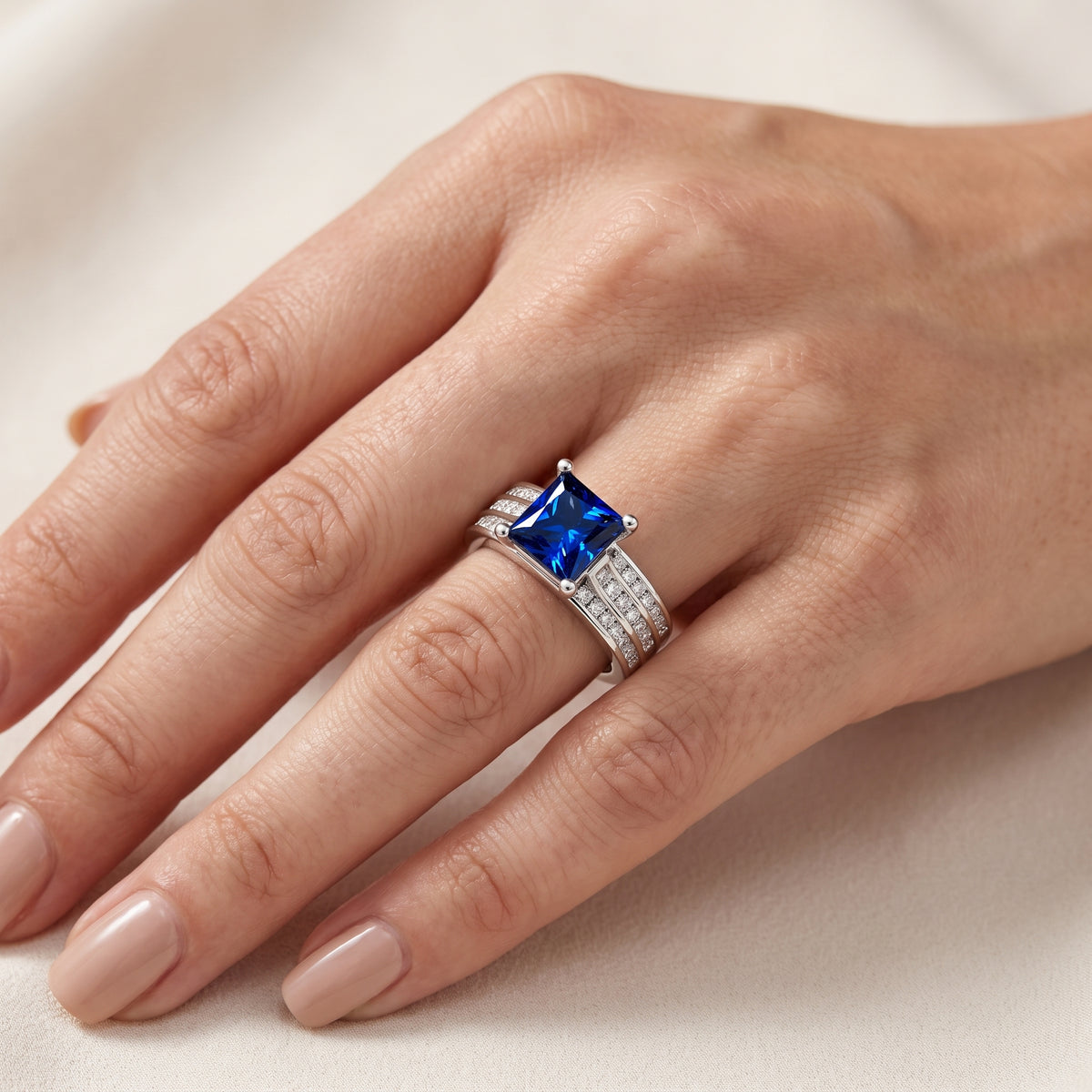 _lifestyle_image@SKU:RG195-NCSP0300000PL #metal_platinum+origin_lab-grown