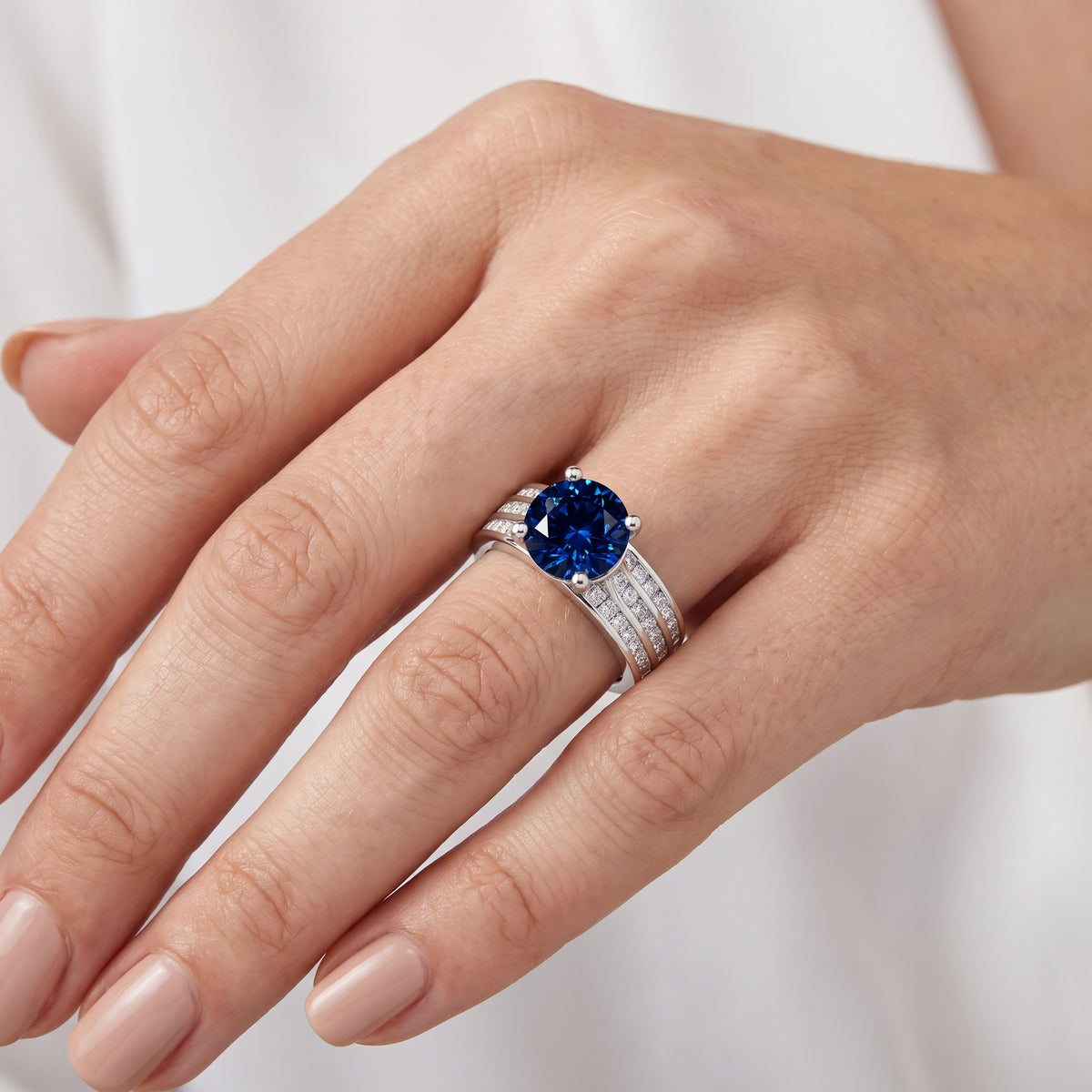 _lifestyle_image@SKU:RG195-NCSR02000004W #metal_14k-white-gold+origin_lab-grown