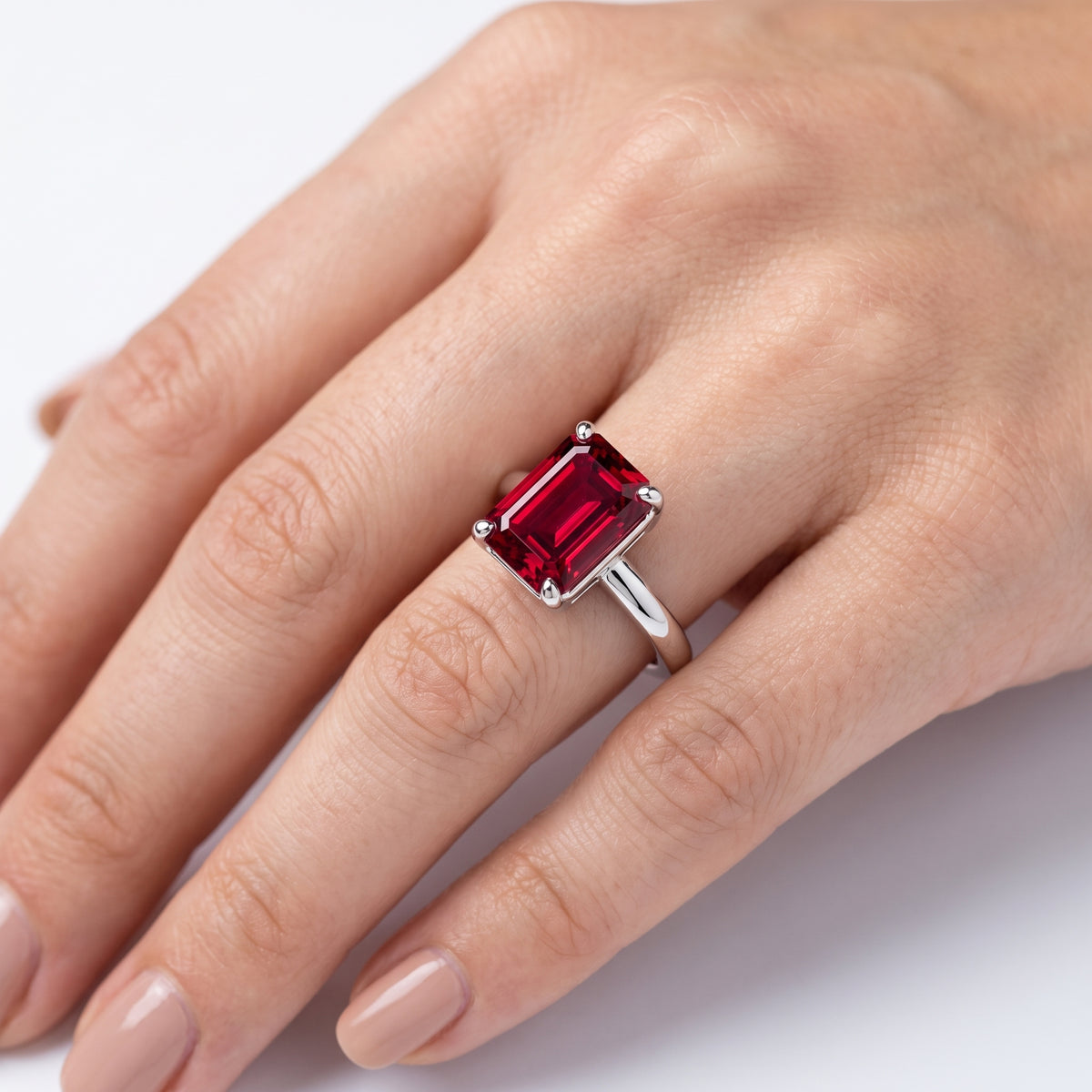 _lifestyle_image@SKU:RG203-LCRE04000005W #metal_10k-white-gold+origin_lab-created