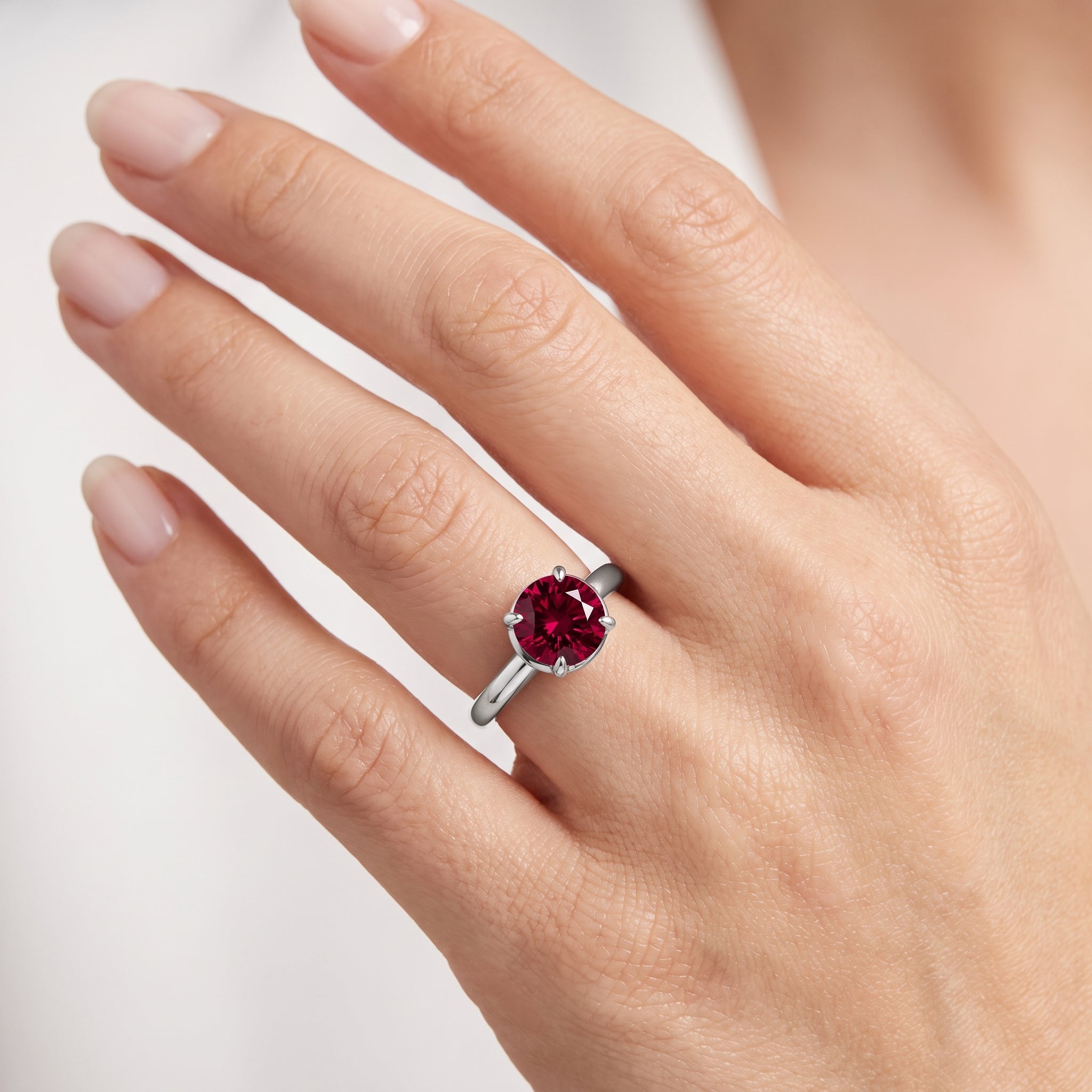 _lifestyle_image@SKU:RG203-LCRR01000004W #metal_10k-white-gold+origin_lab-created
