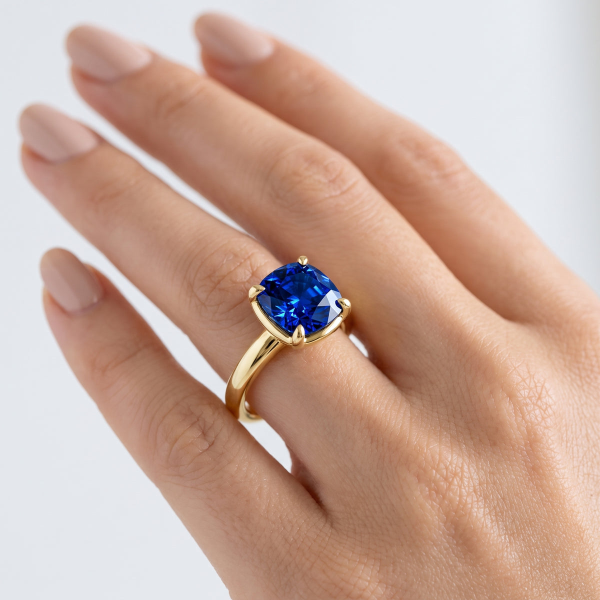 _lifestyle_image@SKU:RG203-LCSC02000004Y #metal_10k-yellow-gold+origin_lab-created