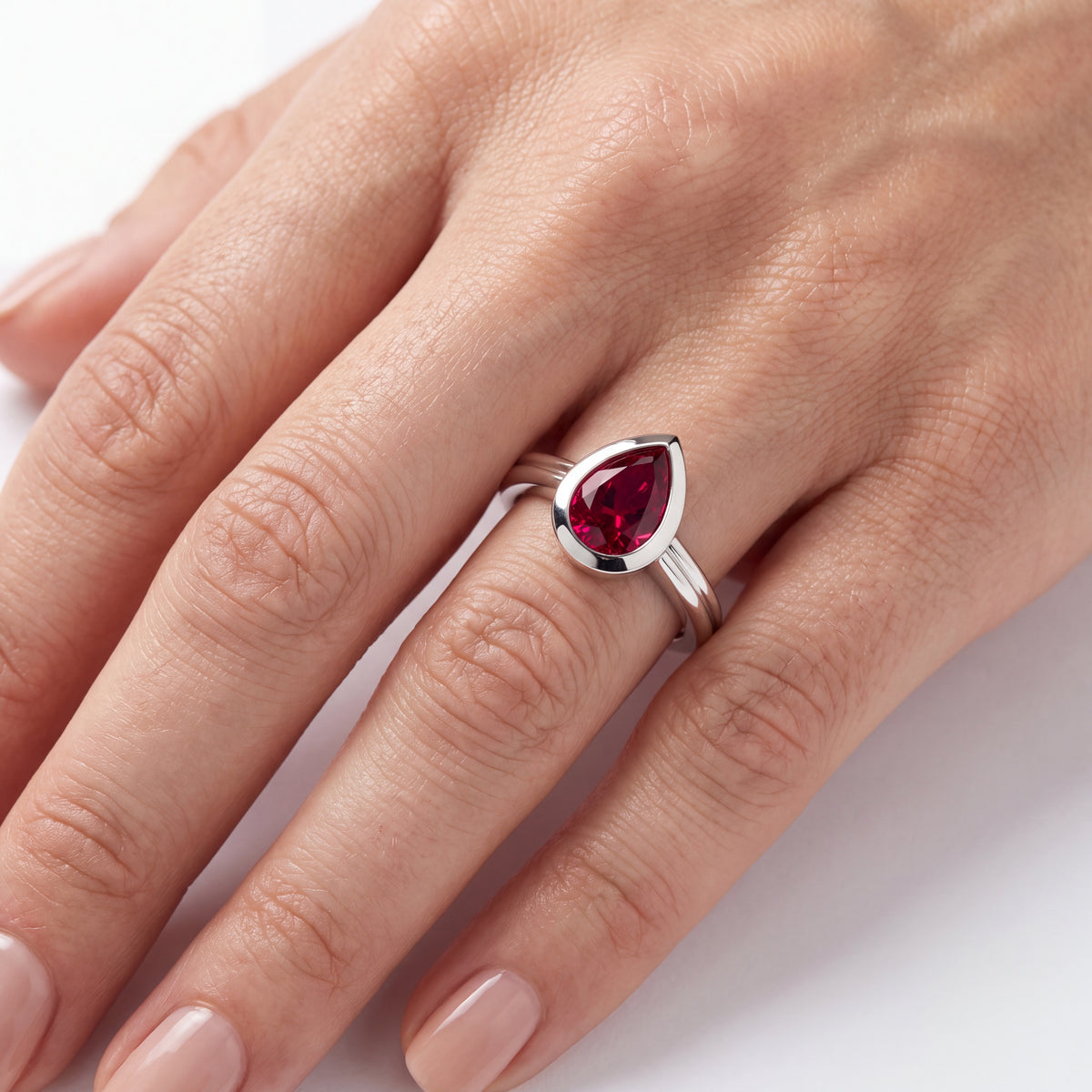 _lifestyle_image@SKU:RG280-LCRD01000004W #metal_10k-white-gold+origin_lab-created