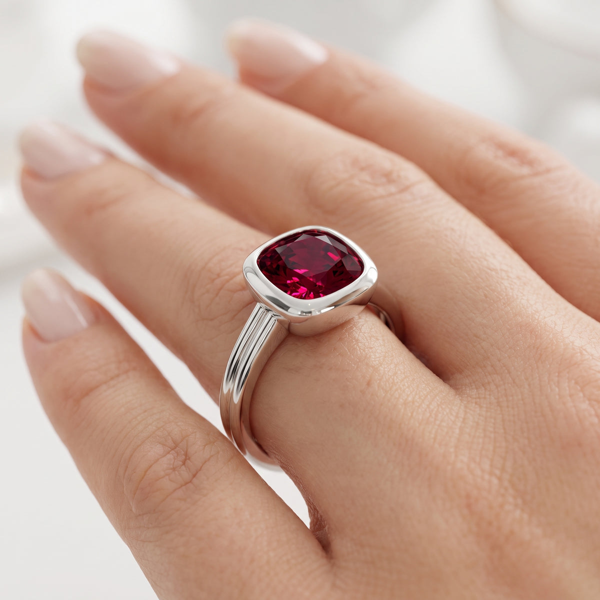 _lifestyle_image@SKU:RG280-LCRC02000004W #metal_10k-white-gold+origin_lab-created