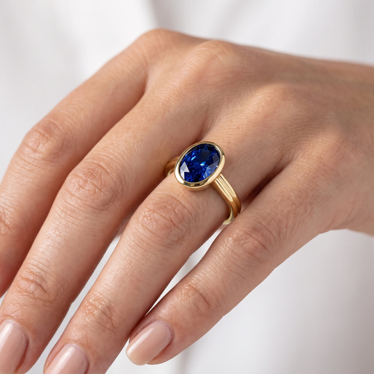 _lifestyle_image@SKU:RG280-LCSO03000004Y #metal_10k-yellow-gold+origin_lab-created