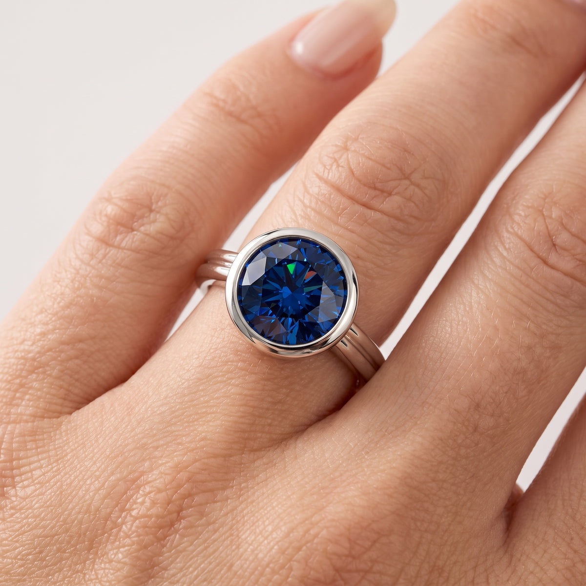 _lifestyle_image@SKU:RG280-LCSR03000004W #metal_10k-white-gold+origin_lab-created