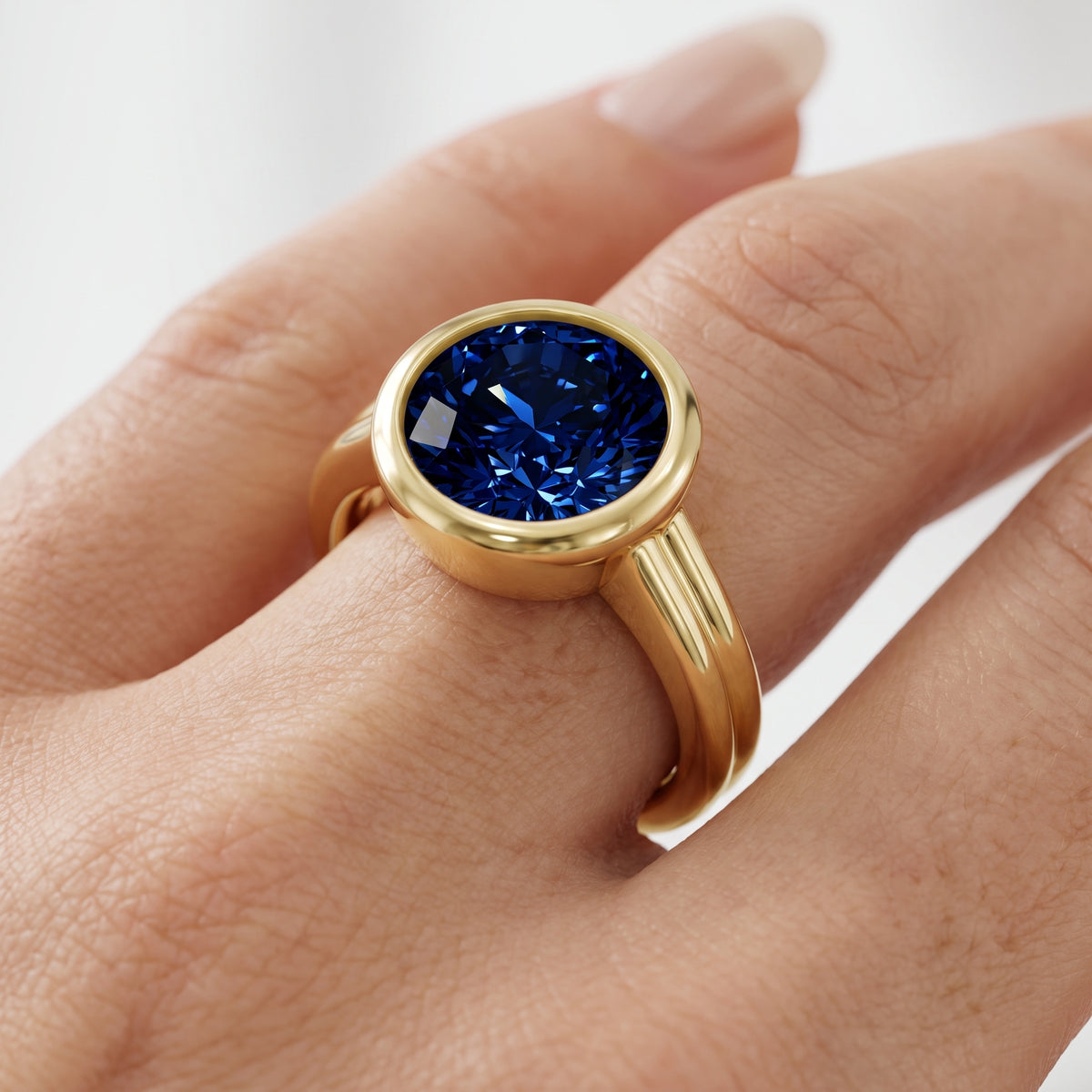 _lifestyle_image@SKU:RG280-LCSR03000004Y #metal_10k-yellow-gold+origin_lab-created