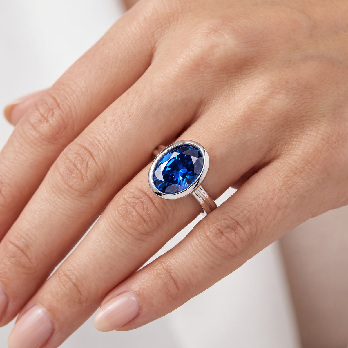 _lifestyle_image@SKU:RG280-NCSO03000004W #metal_14k-white-gold+origin_lab-created