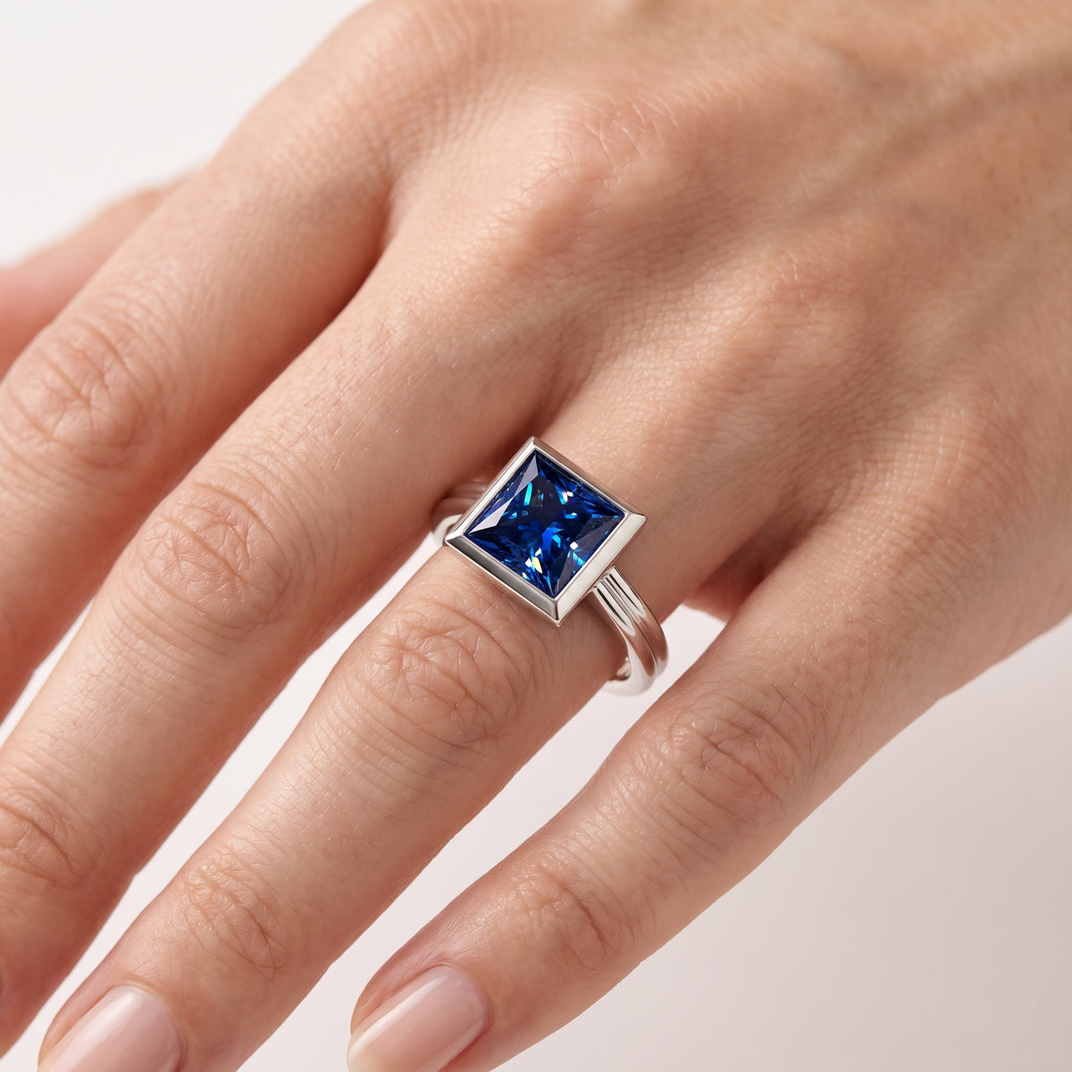 _lifestyle_image@SKU:RG280-NCSP0300000PL #metal_platinum+origin_lab-created