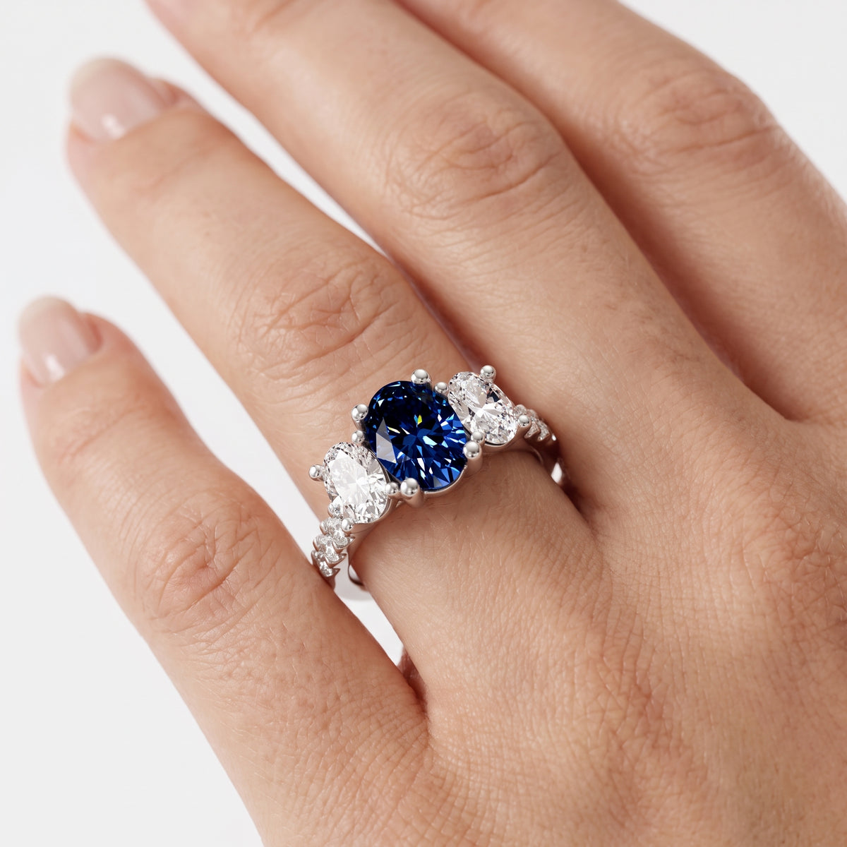 _lifestyle_image@SKU:RG284-NCSO01000004W #metal_14k-white-gold+origin_lab-created
