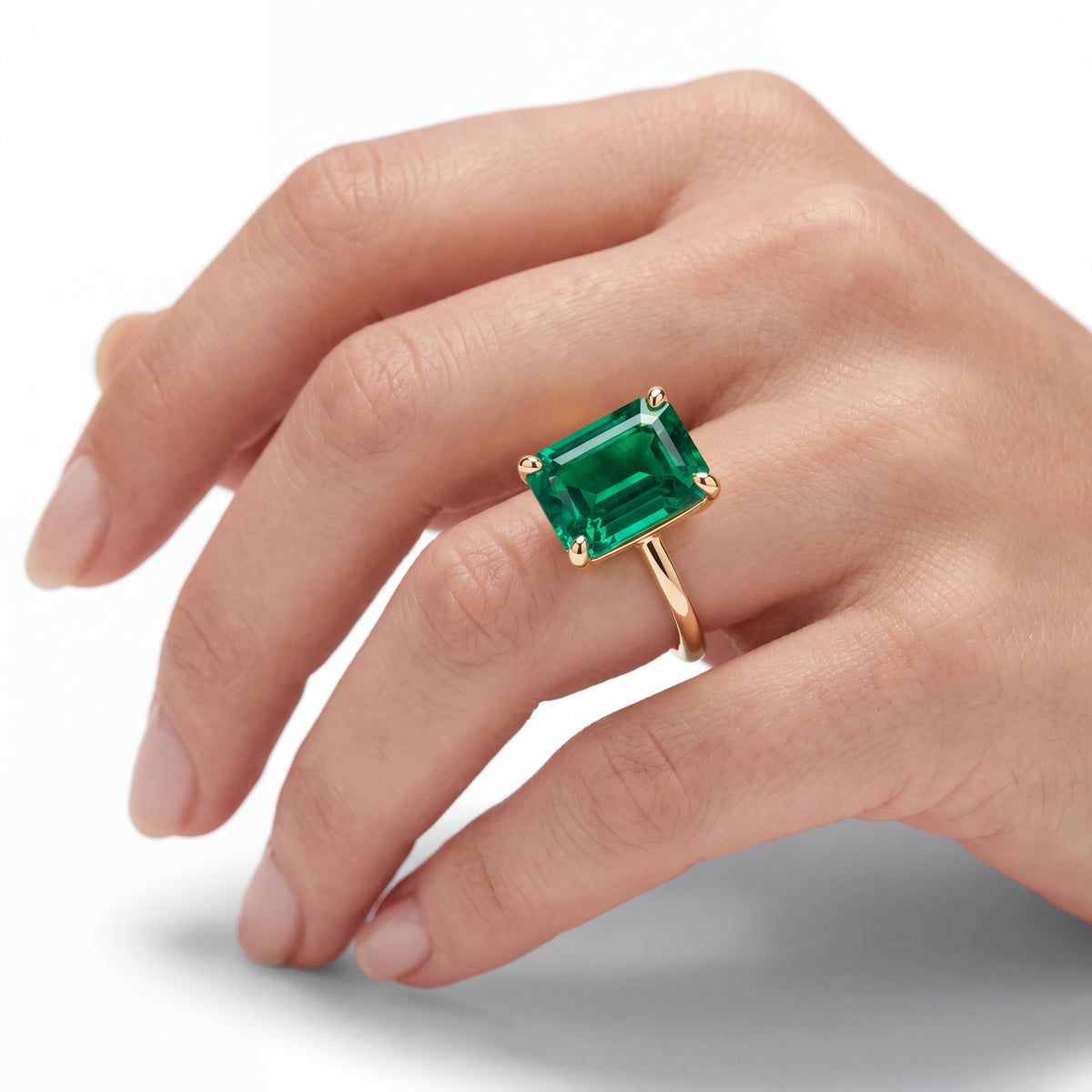_lifestyle_image@SKU:RG314-LCEE03000004Y #metal_10k-yellow-gold+origin_lab-created