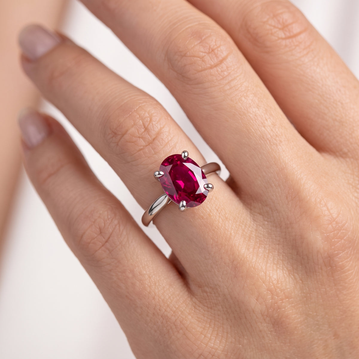 _lifestyle_image@SKU:RG314-LCRO01000004W #metal_10k-white-gold+origin_lab-created