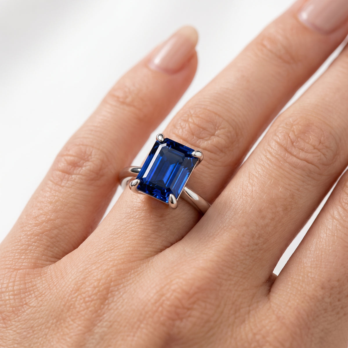 _lifestyle_image@SKU:RG314-LCSE03000004W #metal_10k-white-gold+origin_lab-created