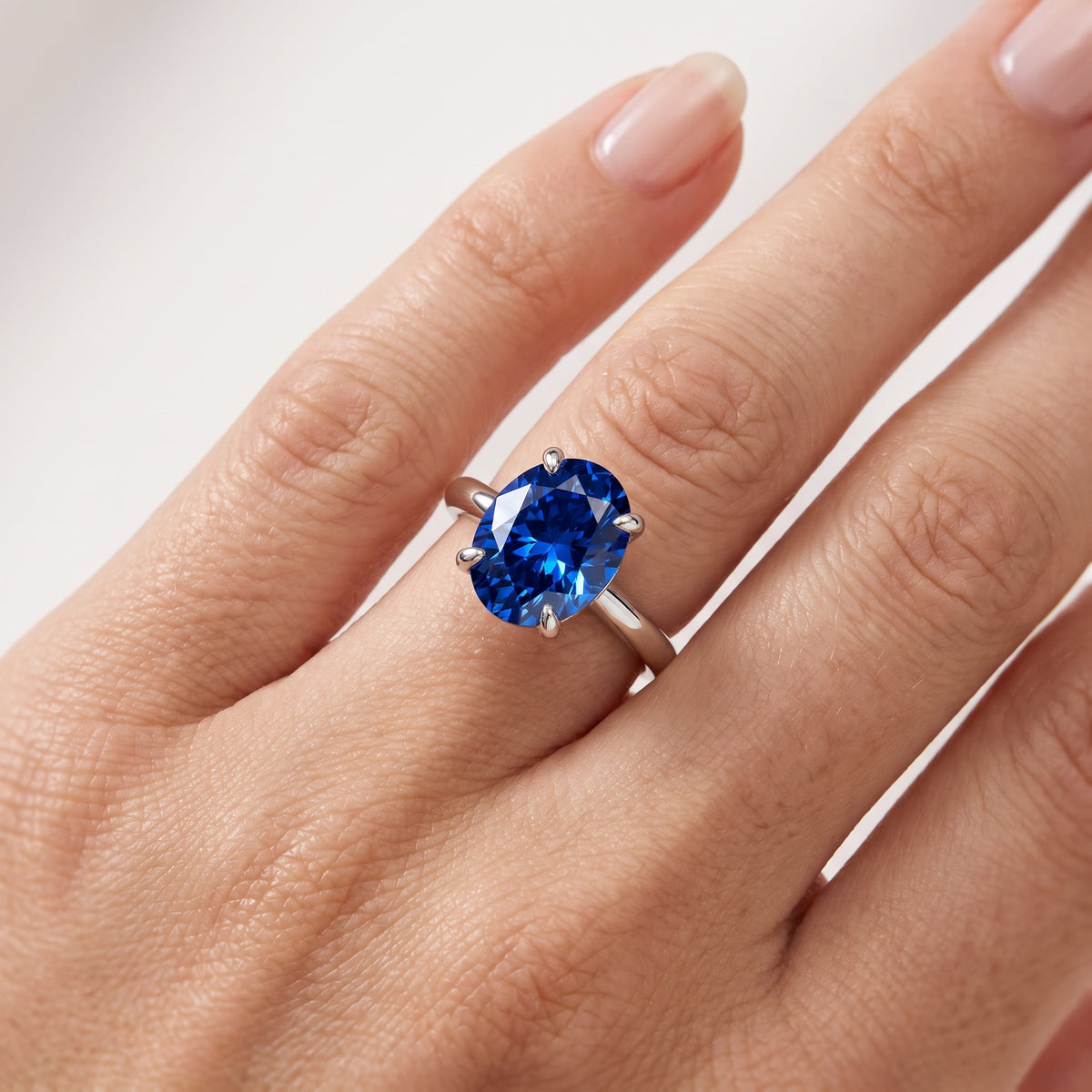 _lifestyle_image@SKU:RG314-LCSO02000004W #metal_10k-white-gold+origin_lab-created