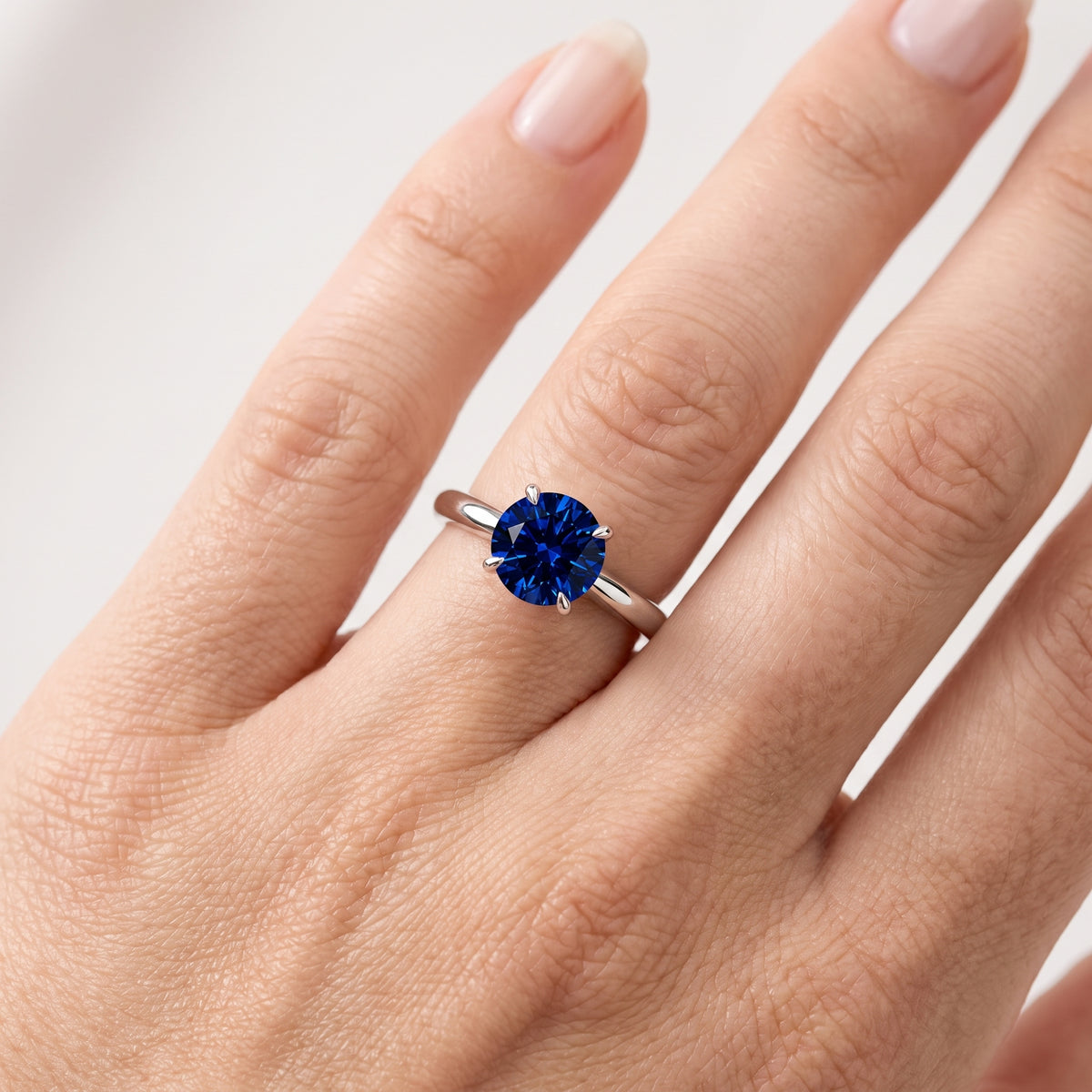 _lifestyle_image@SKU:RG314-LCSR01000004W #metal_10k-white-gold+origin_lab-created