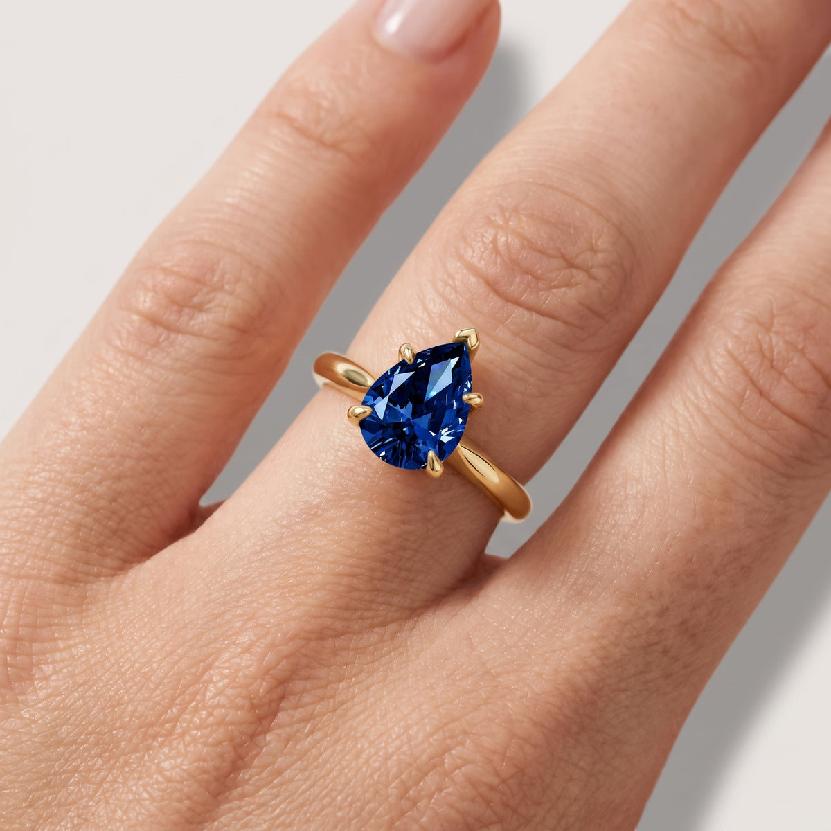 _lifestyle_image@SKU:RG314-NCSD01000004Y #metal_14k-yellow-gold+origin_lab-created