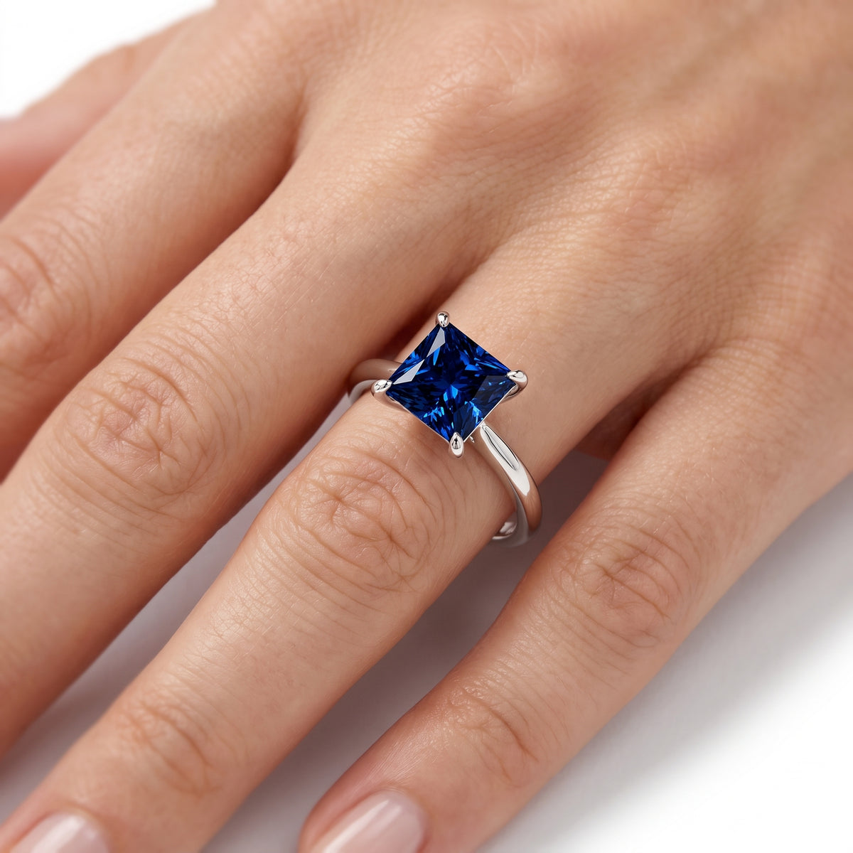 _lifestyle_image@SKU:RG314-NCSP01000004W #metal_14k-white-gold+origin_lab-created