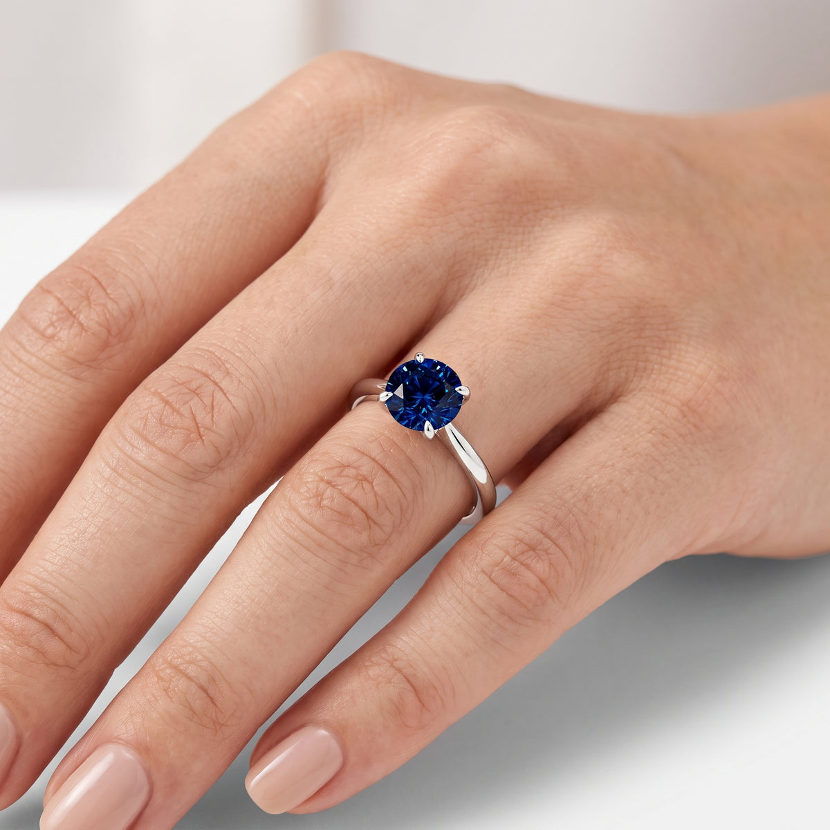 _lifestyle_image@SKU:RG314-NCSR01000004W #metal_14k-white-gold+origin_lab-created