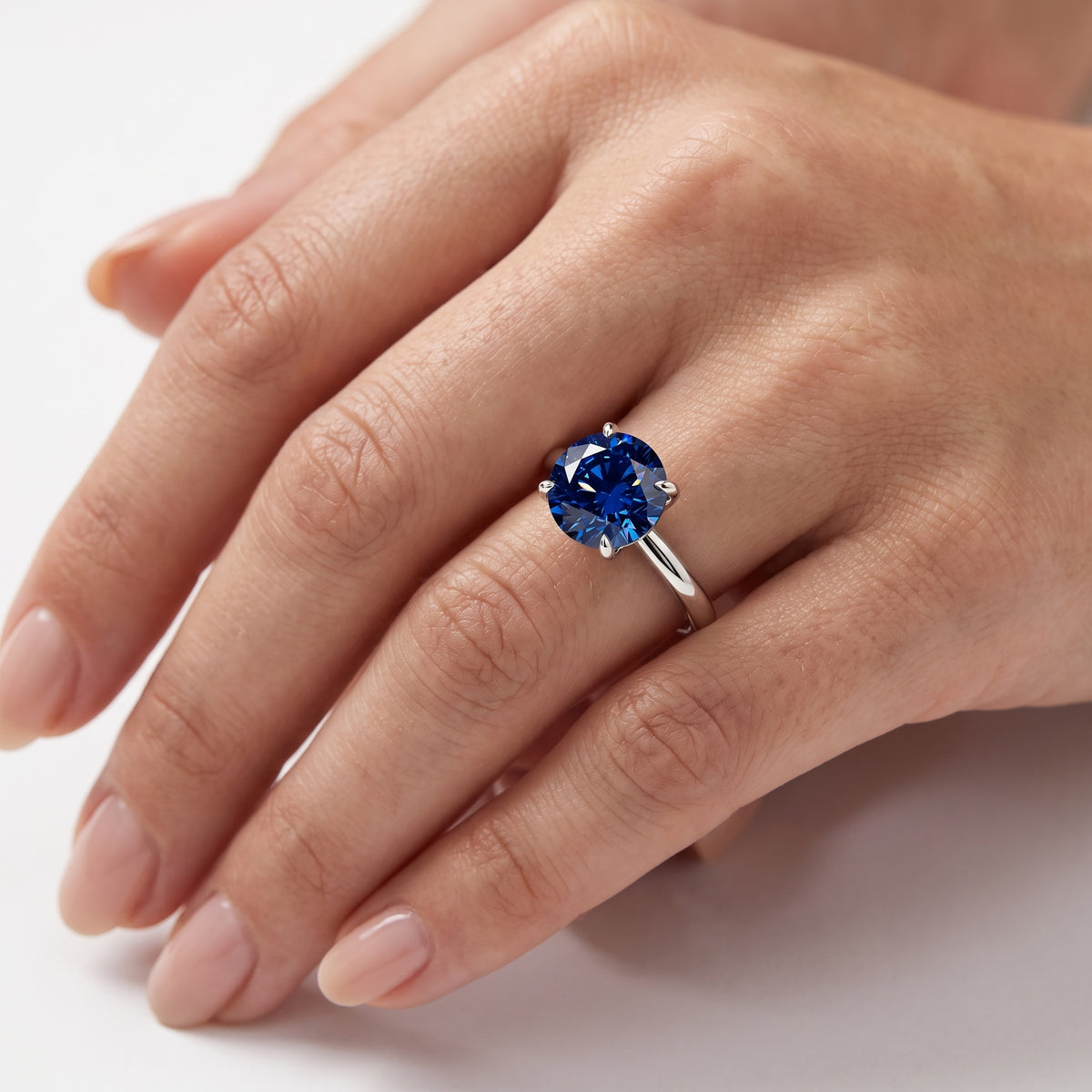 _lifestyle_image@SKU:RG314-NCSR02000004W #metal_14k-white-gold+origin_lab-created