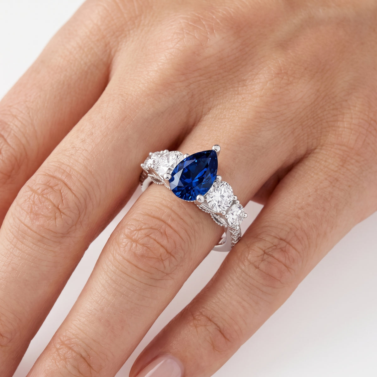 _lifestyle_image@SKU:RG324-NCSD0100000PL #metal_platinum+origin_lab-created