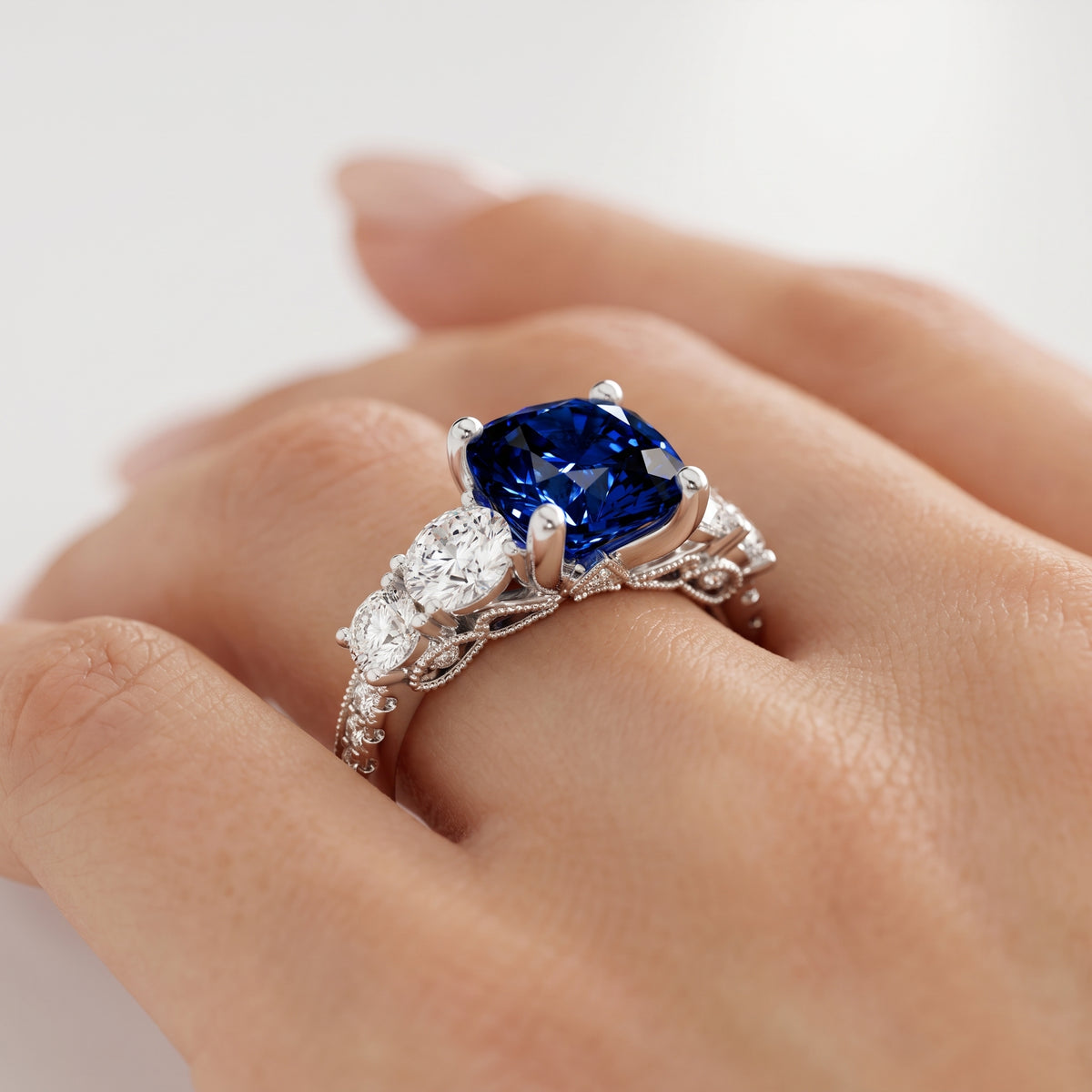 _lifestyle_image@SKU:RG324-NCSC0300000PL #metal_platinum+origin_lab-created