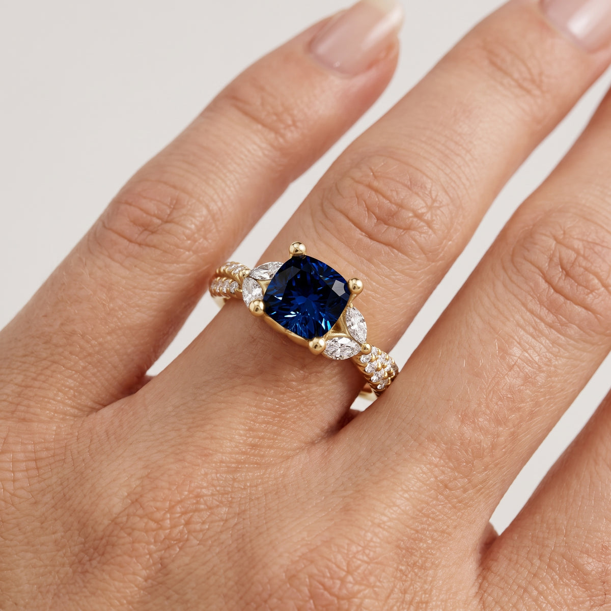 _lifestyle_image@SKU:RG330-NCSC01000004Y #metal_14k-yellow-gold+origin_lab-created