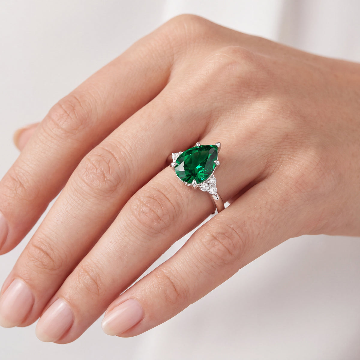 _lifestyle_image@SKU:RG331-NCXD0300000PL #metal_platinum+origin_lab-created