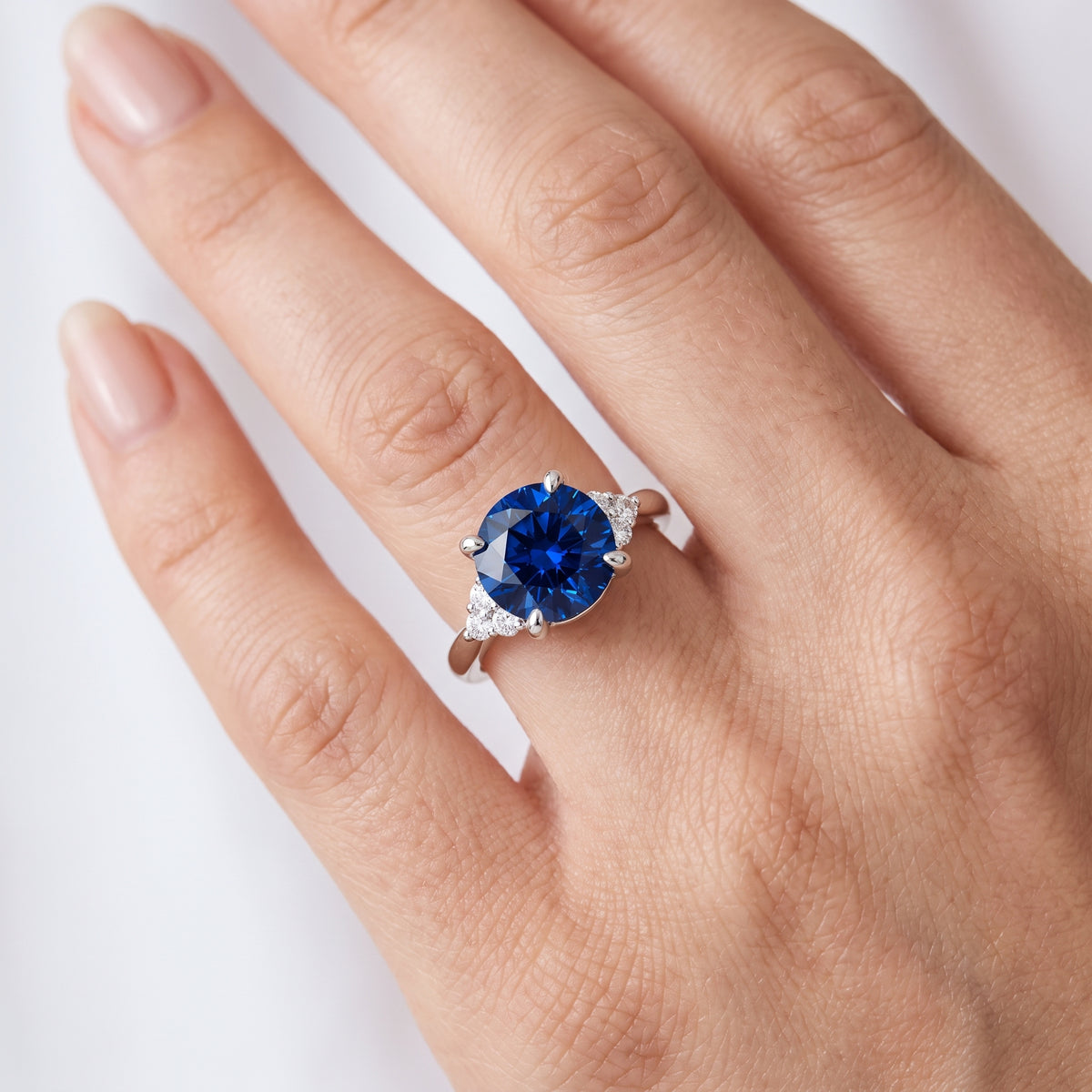 _lifestyle_image@SKU:RG331-LCSR02000004W #metal_10k-white-gold+origin_lab-created