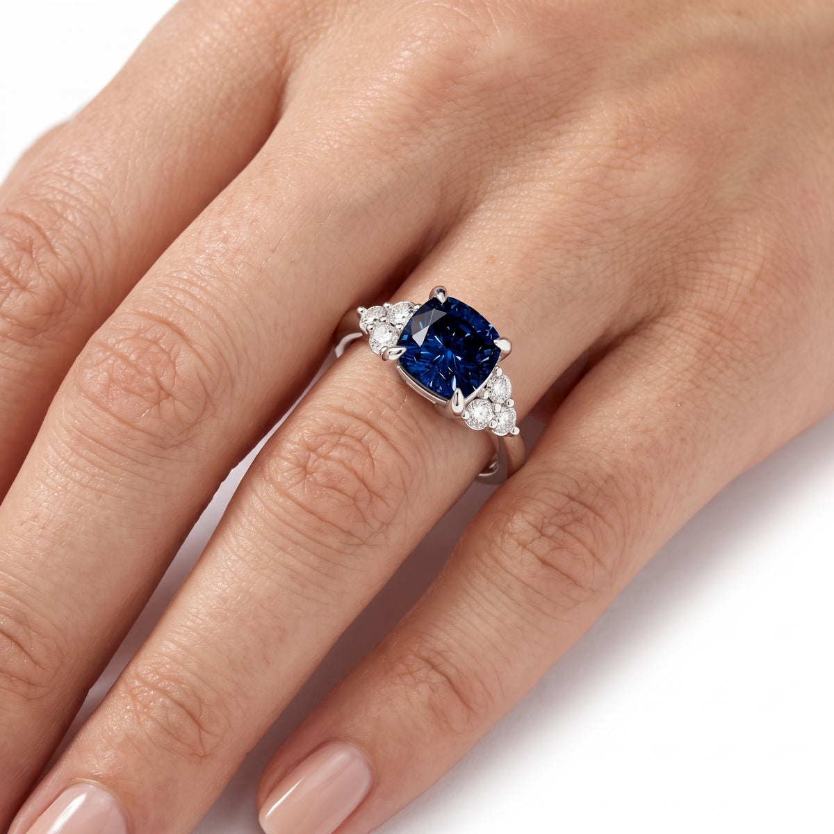 _lifestyle_image@SKU:RG331-NCSC01000004W #metal_14k-white-gold+origin_lab-created