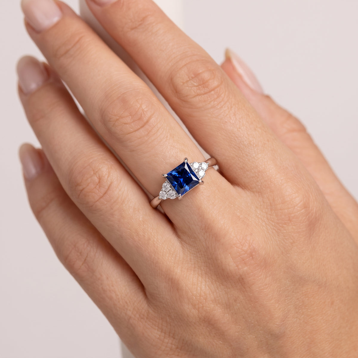 _lifestyle_image@SKU:RG331-NCSP01000004W #metal_14k-white-gold+origin_lab-created